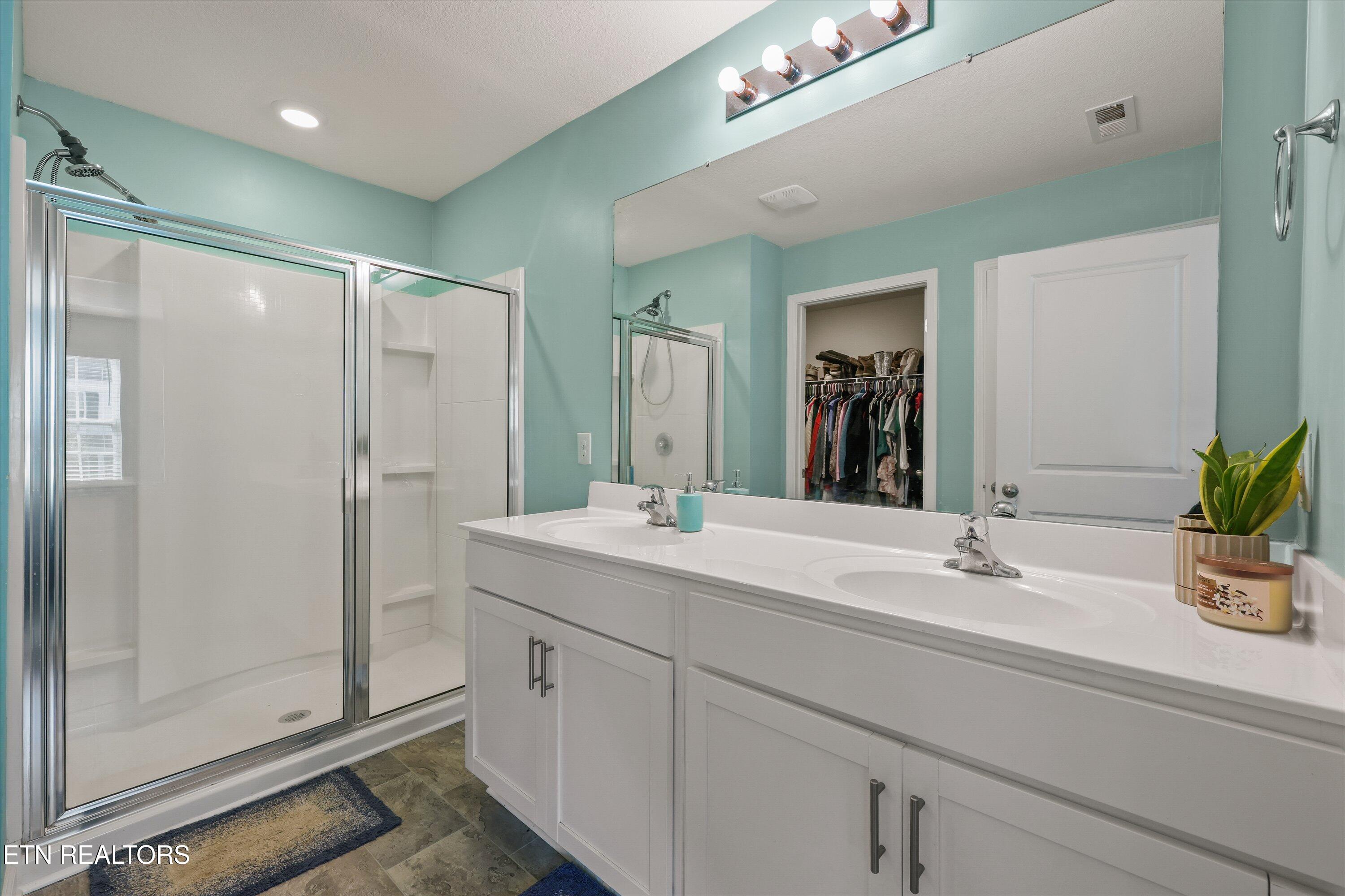 9556 Joy Denise Lane Heiskell TN 37754
