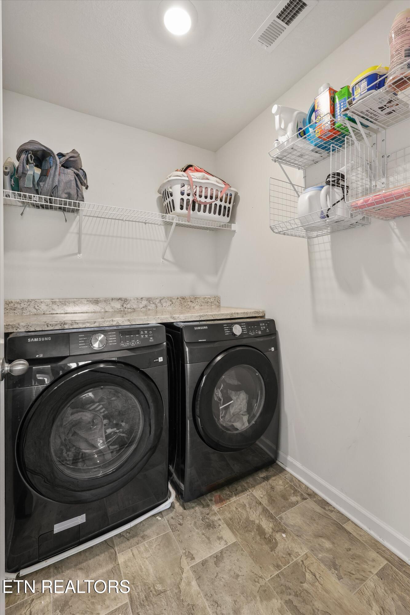 9556 Joy Denise Lane Heiskell TN 37754