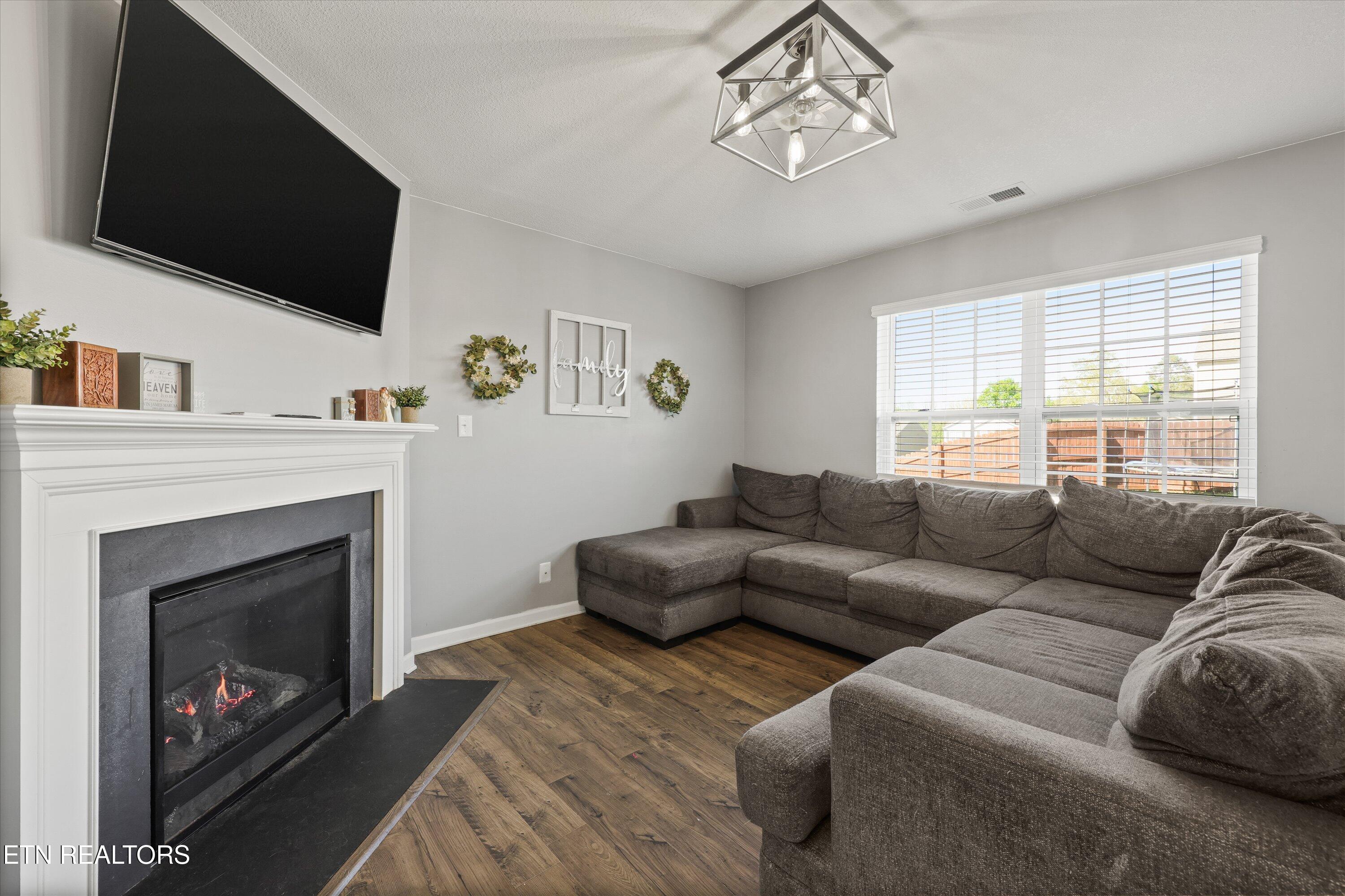 9556 Joy Denise Lane Heiskell TN 37754