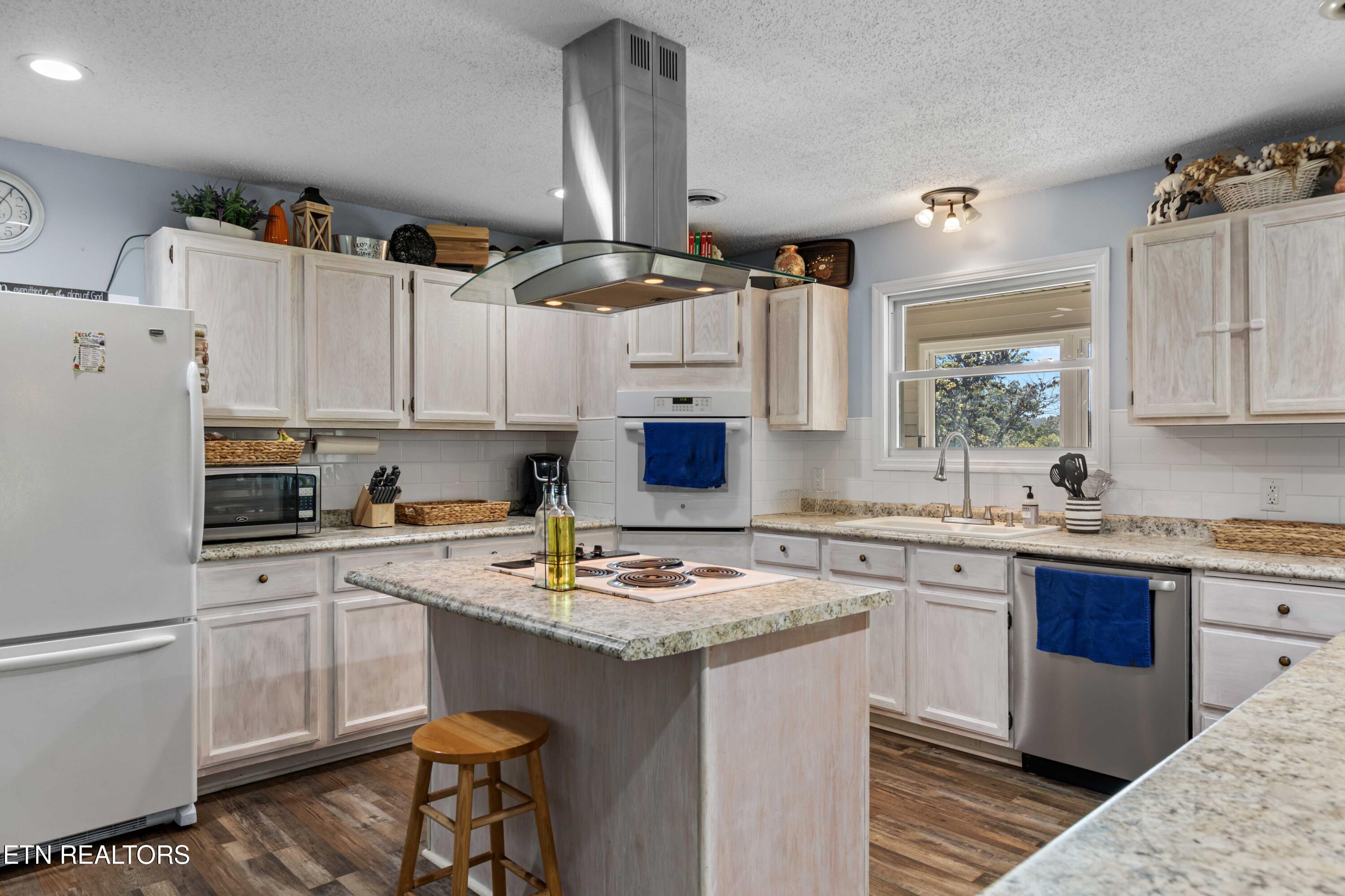 593 Cedar Top Drive Sevierville TN 37876