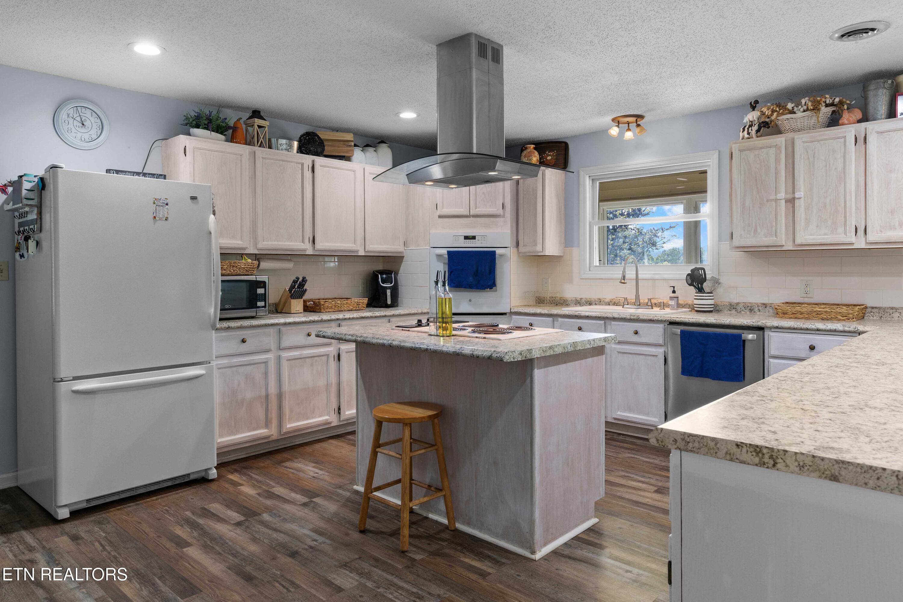 593 Cedar Top Drive Sevierville TN 37876