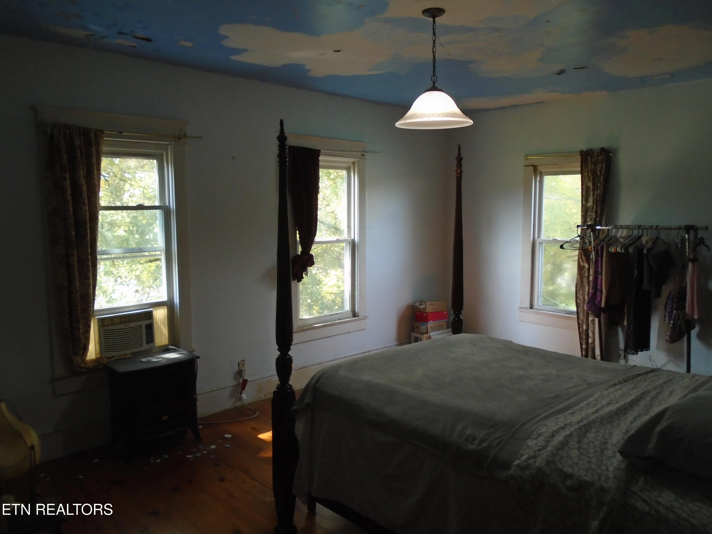 212 Dunlap Hollow Road Friendsville TN 37737