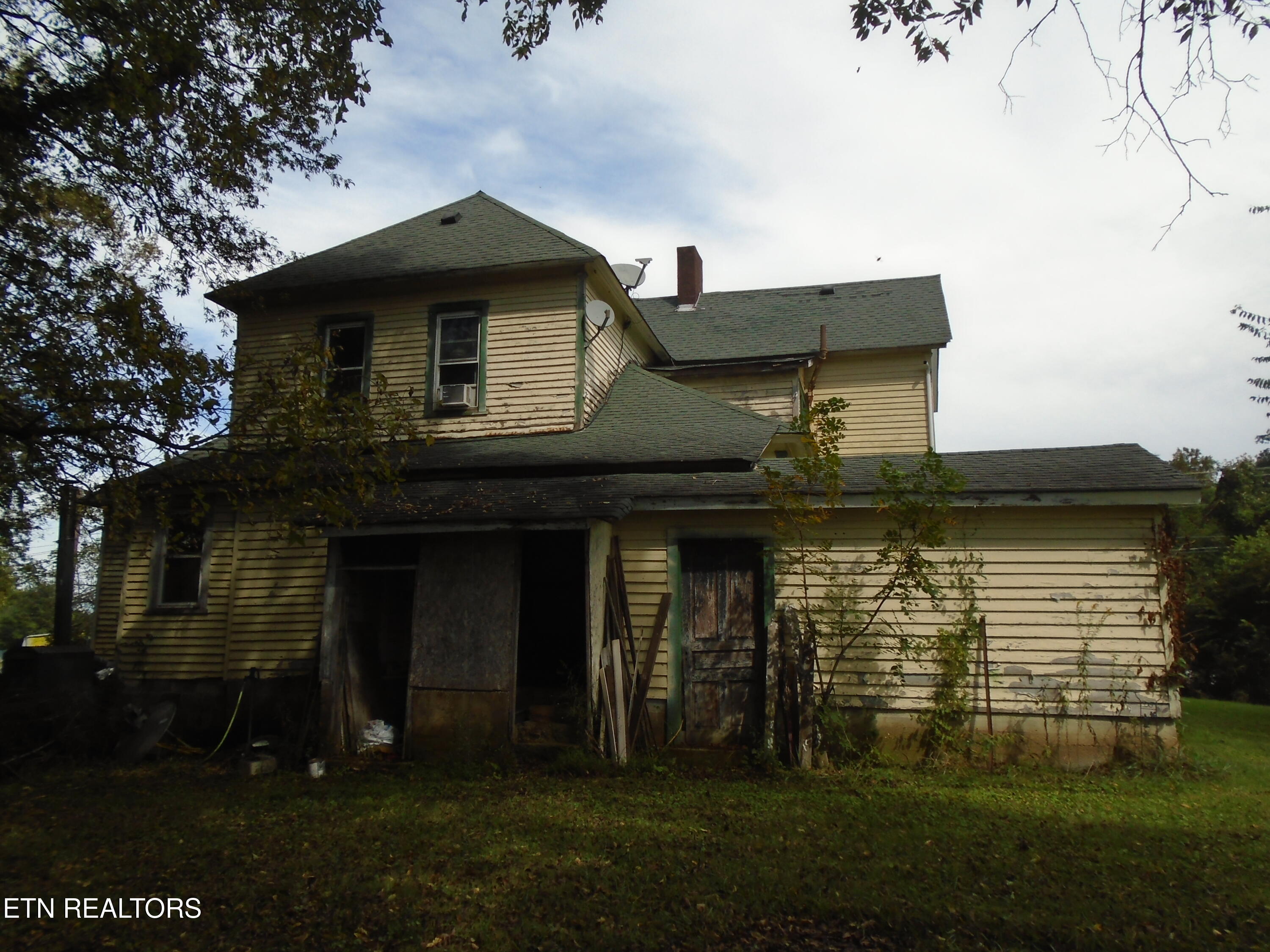 212 Dunlap Hollow Road Friendsville TN 37737