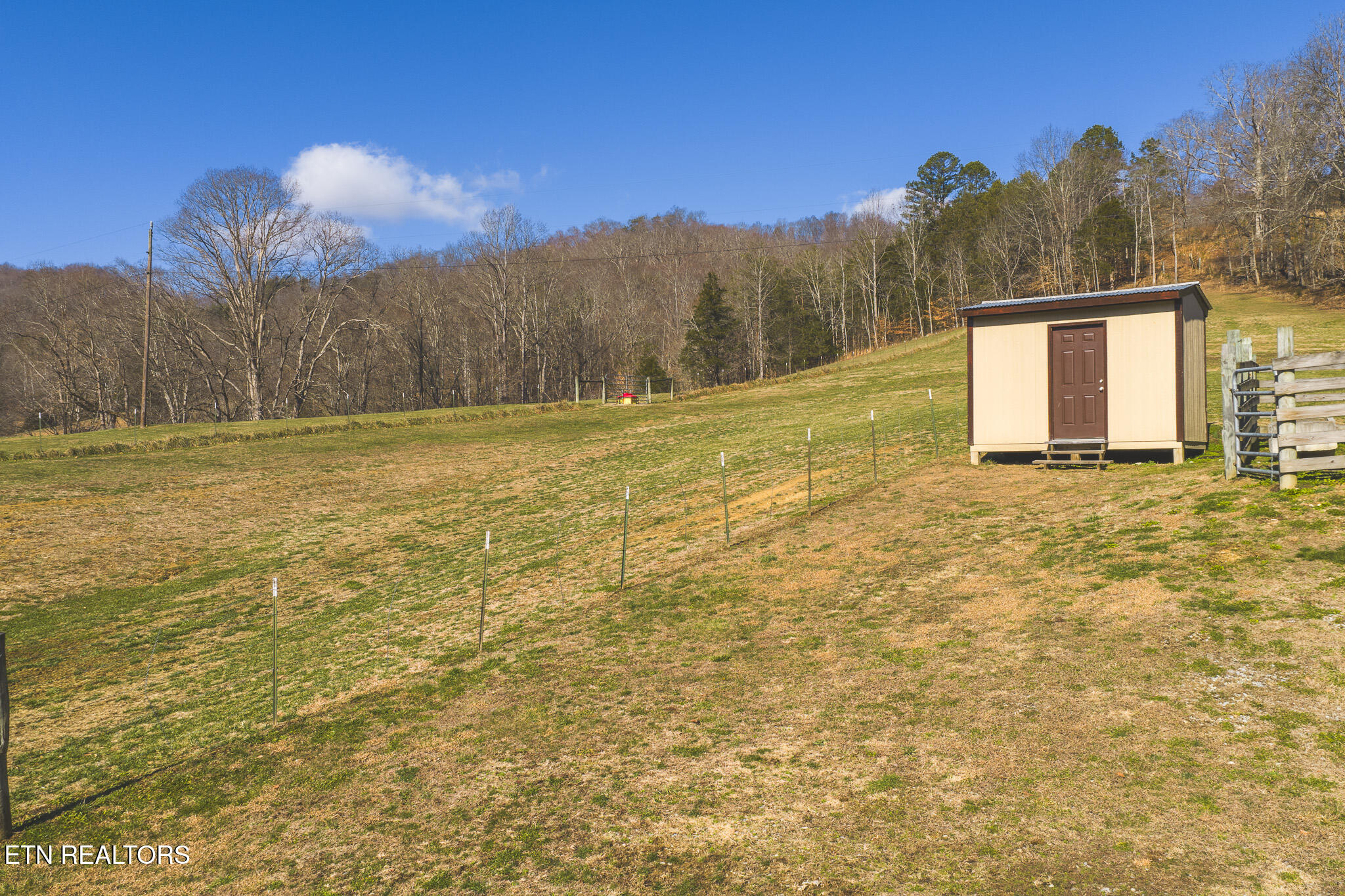 3381 Upper Caney Valley Road Tazewell TN 37879