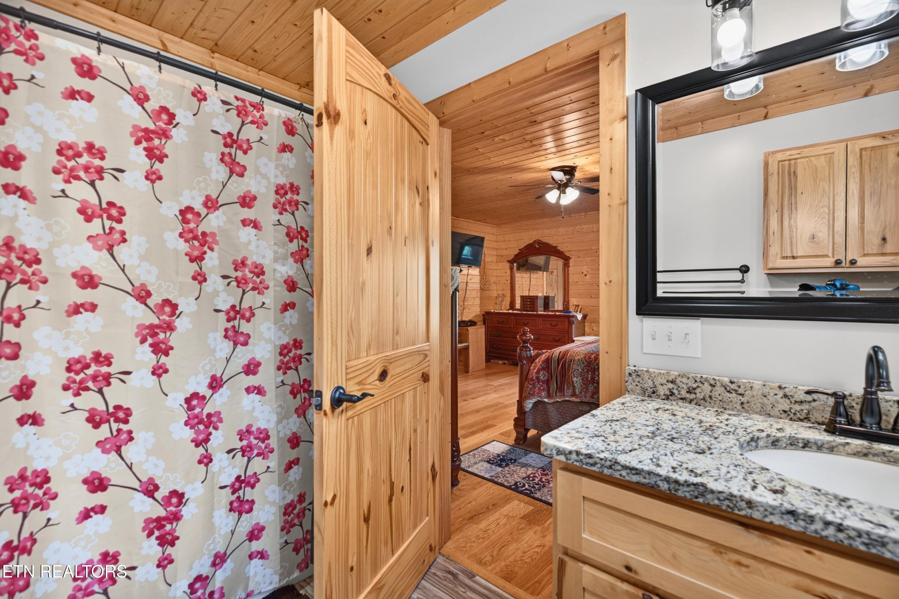 7020 Caney Valley Road Tazewell TN 37879