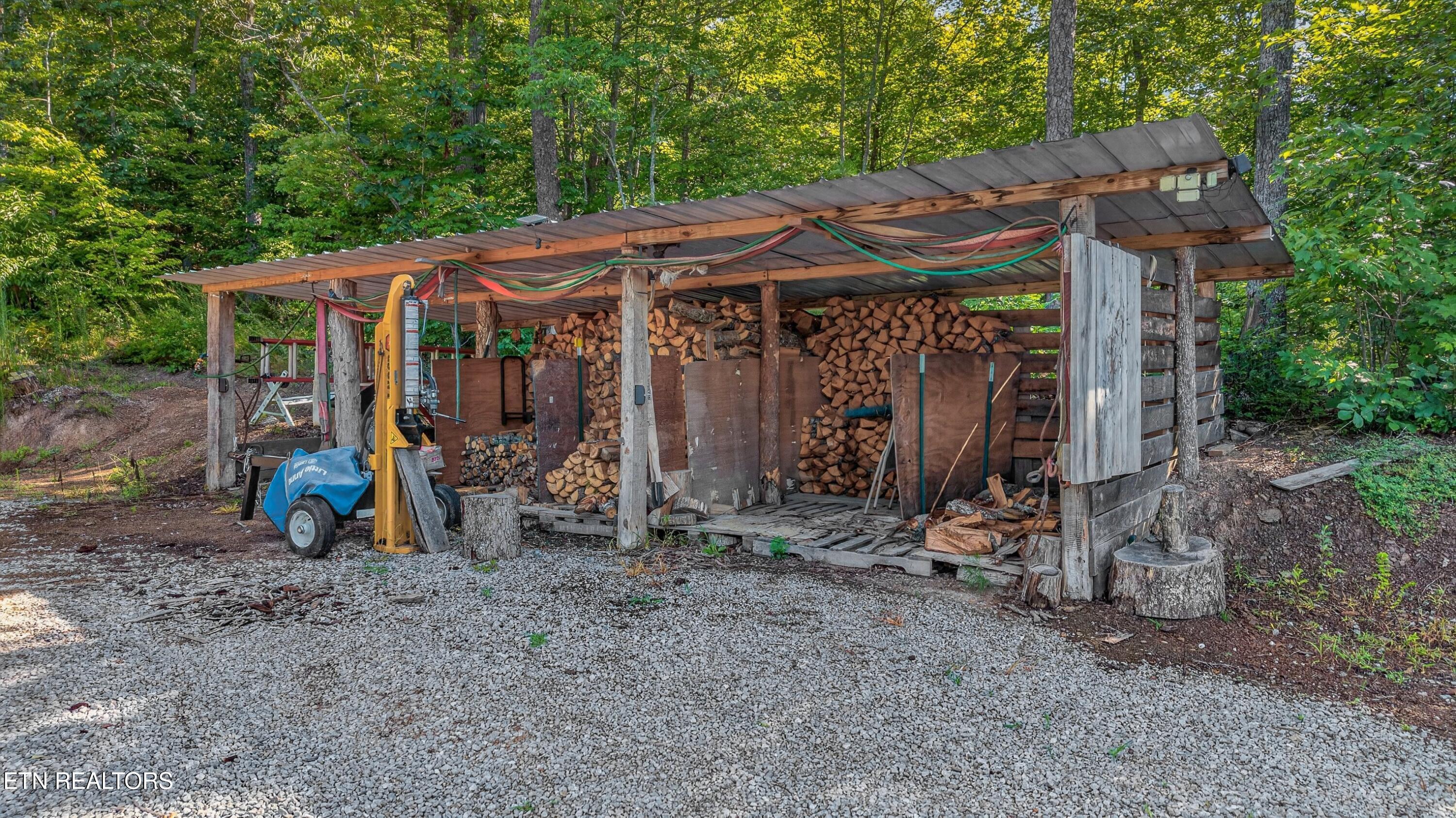 7020 Caney Valley Road Tazewell TN 37879