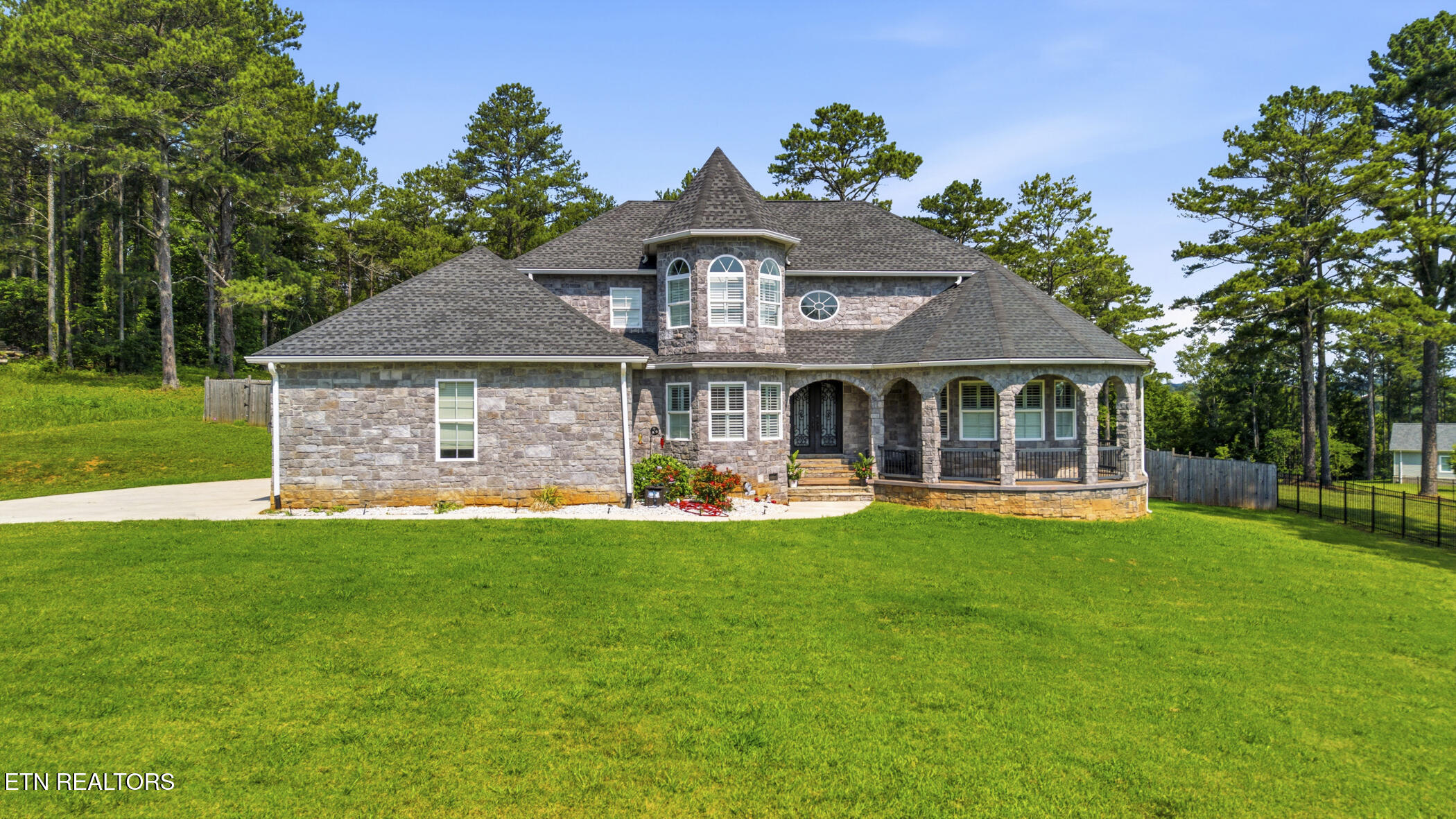 1712 Grand Pine Point Maryville TN 37801