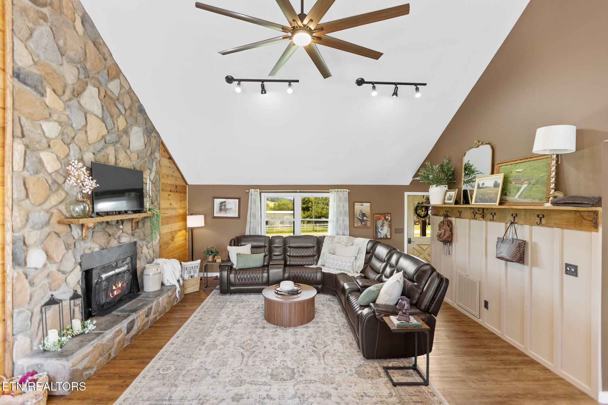 918 Meadow Road Greenback TN 37742