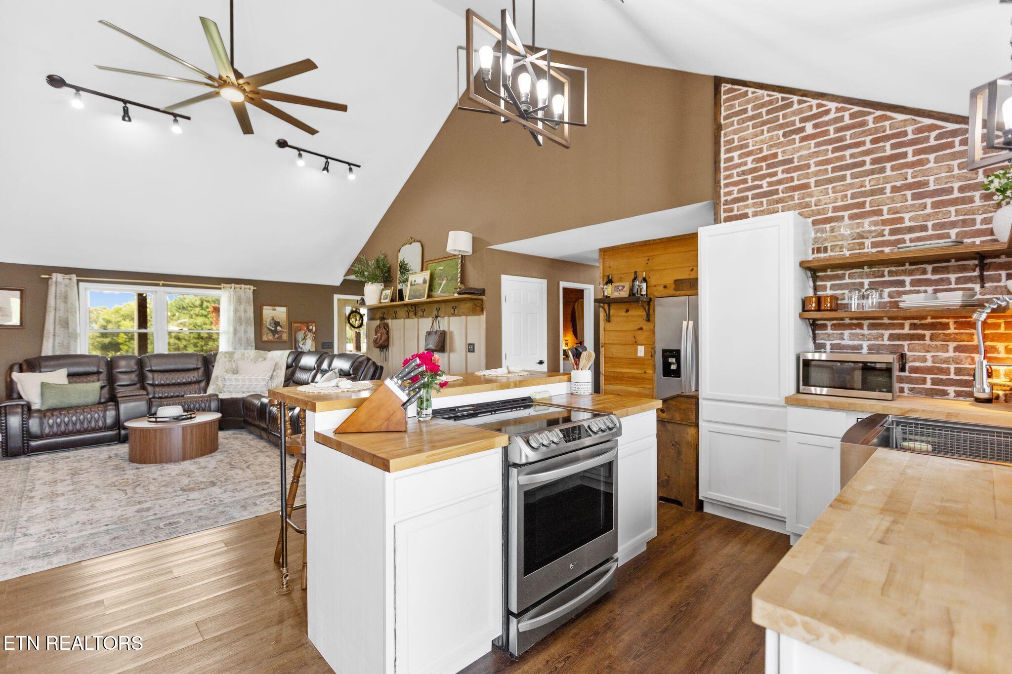 918 Meadow Road Greenback TN 37742