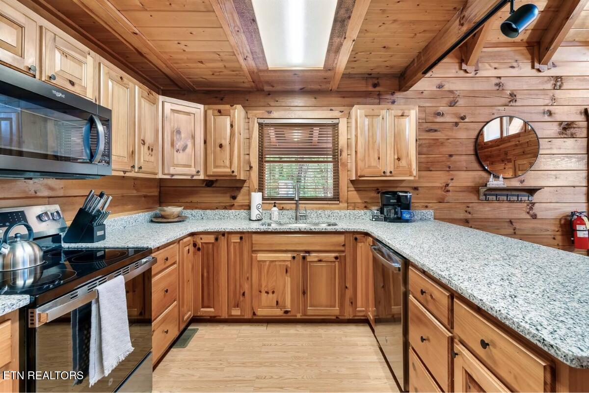 4255 New Pioneer Trail Pigeon Forge TN 37863