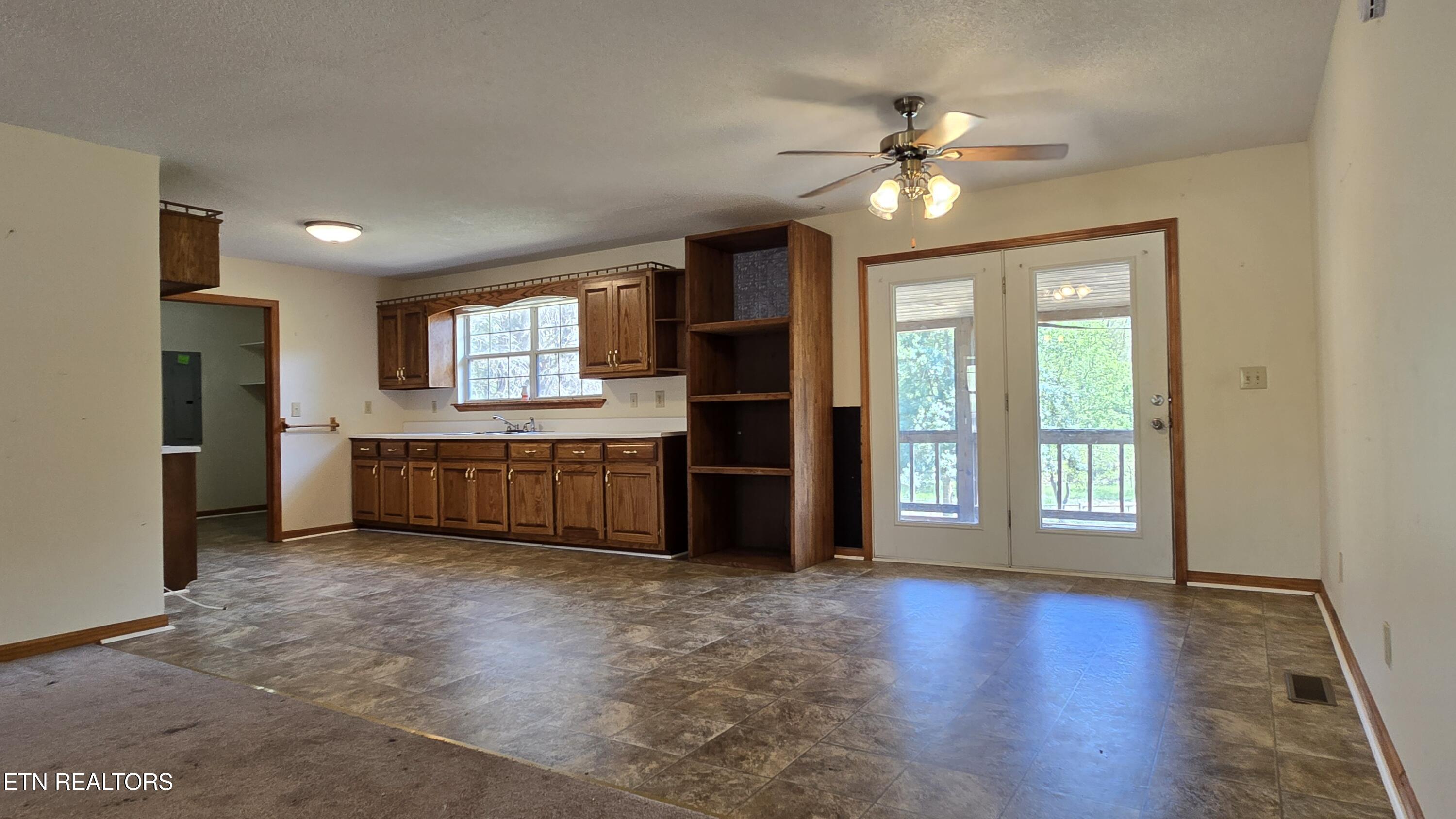 324 Circle R Drive Benton TN 37307