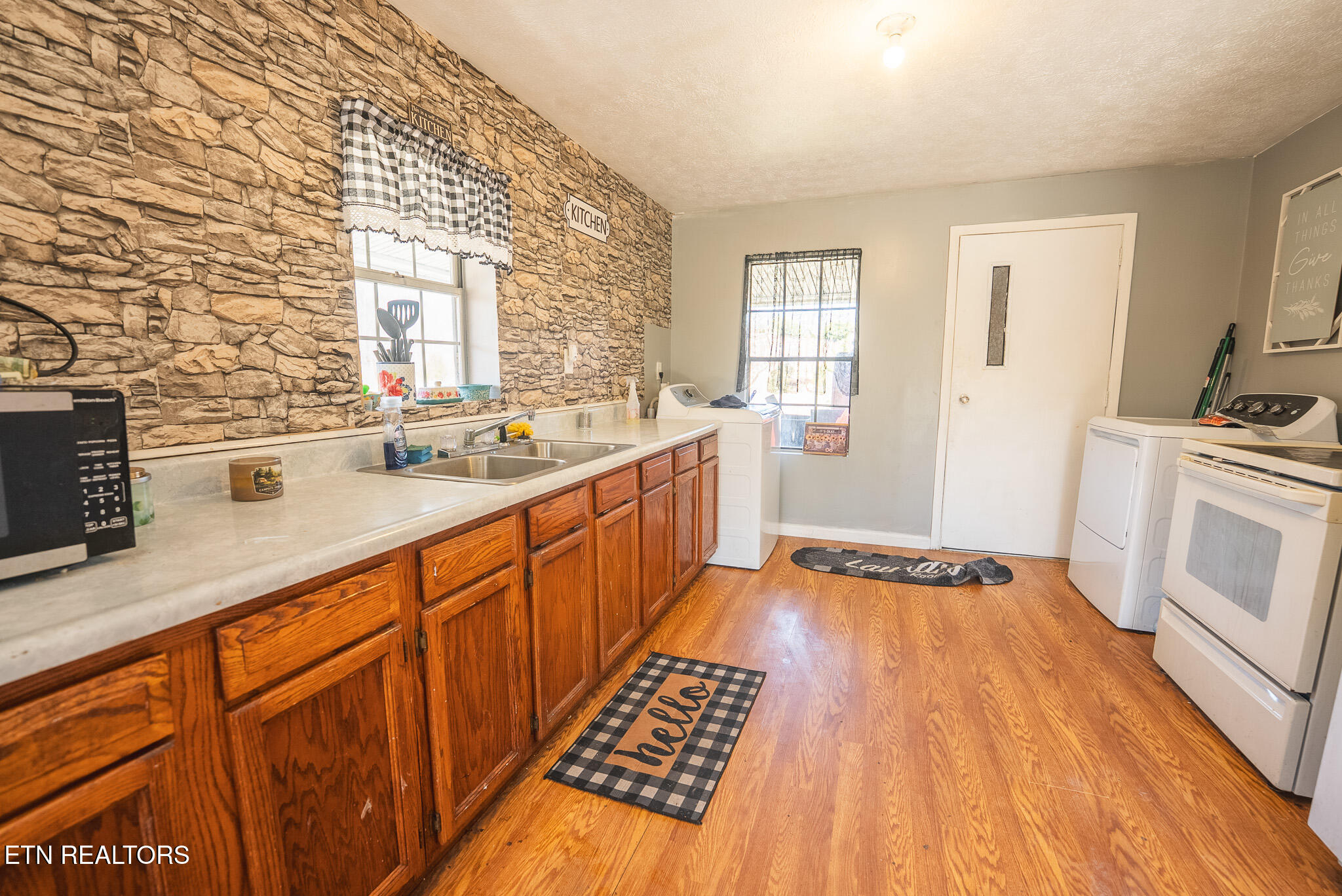 179 Sutton Hollow Road Sneedville TN 37869