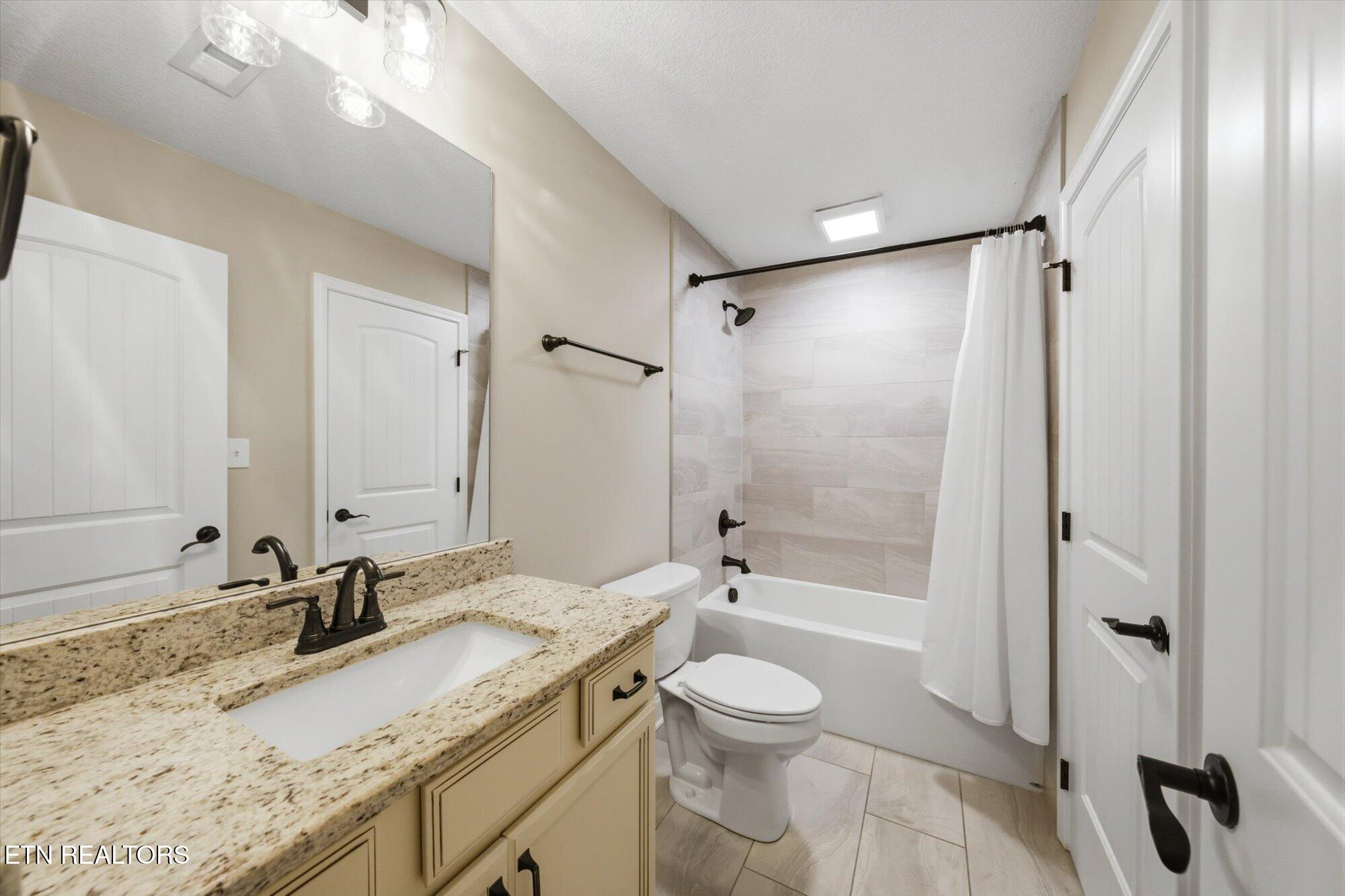 196 Zane Lane Lenoir City TN 37772