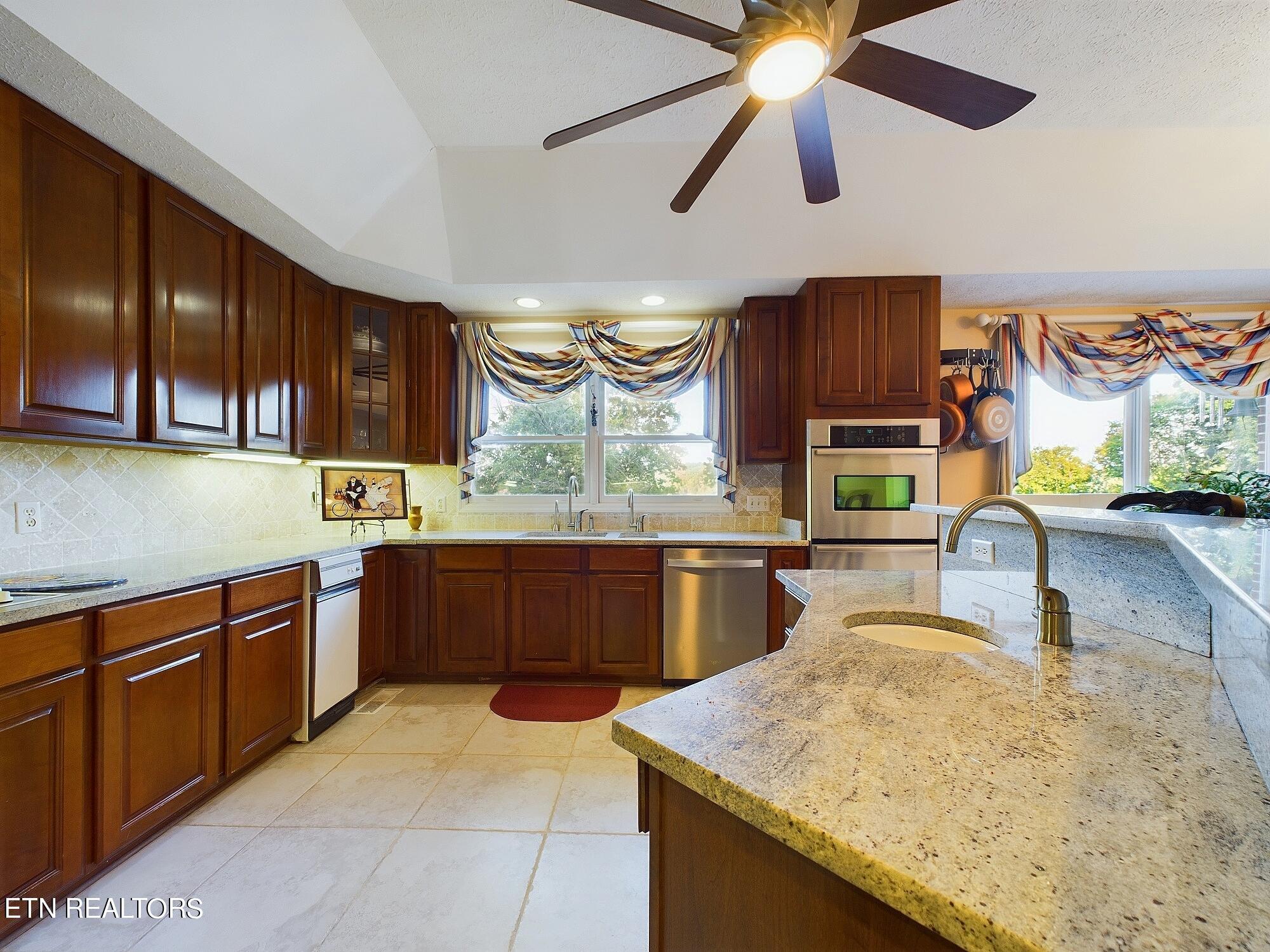 155 Lake Crest Drive Lenoir City TN 37772