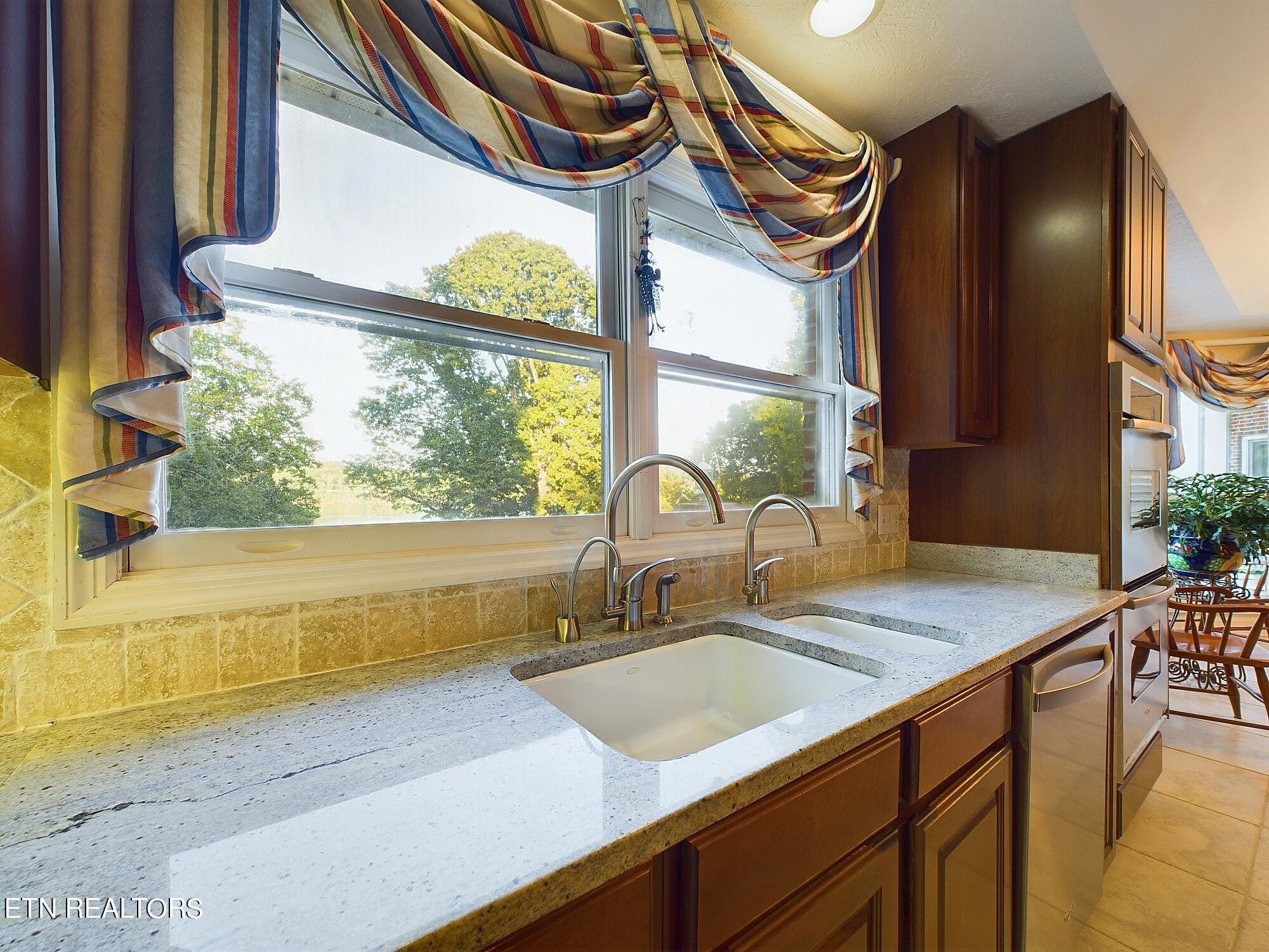 155 Lake Crest Drive Lenoir City TN 37772