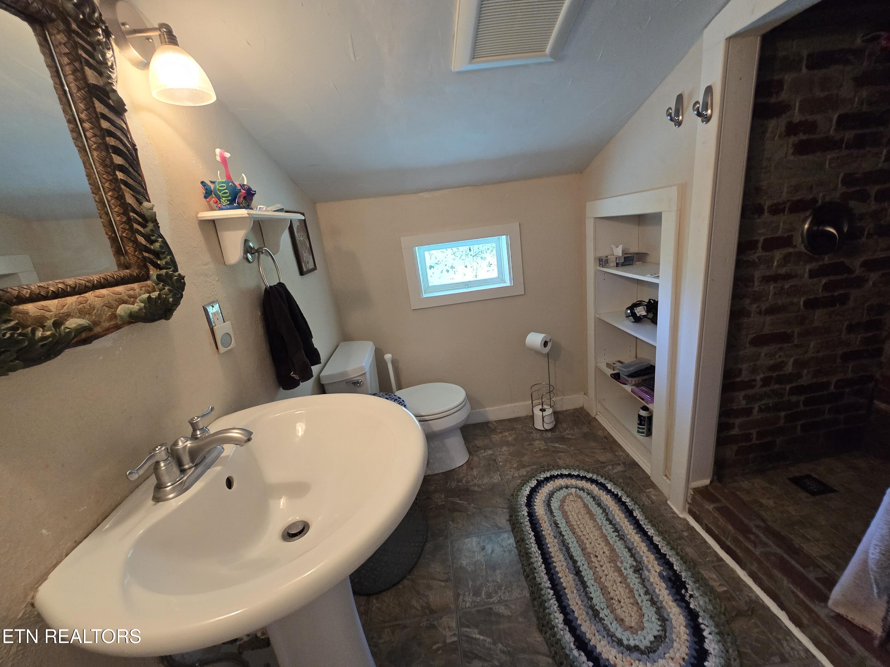 135 Osborne Lane Harrogate TN 37752