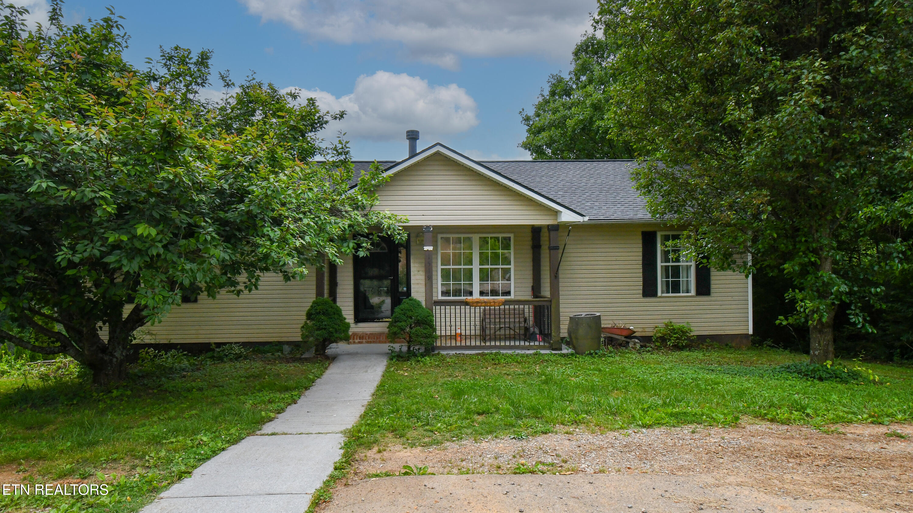 1519 Diamond Head Way Friendsville TN 37737