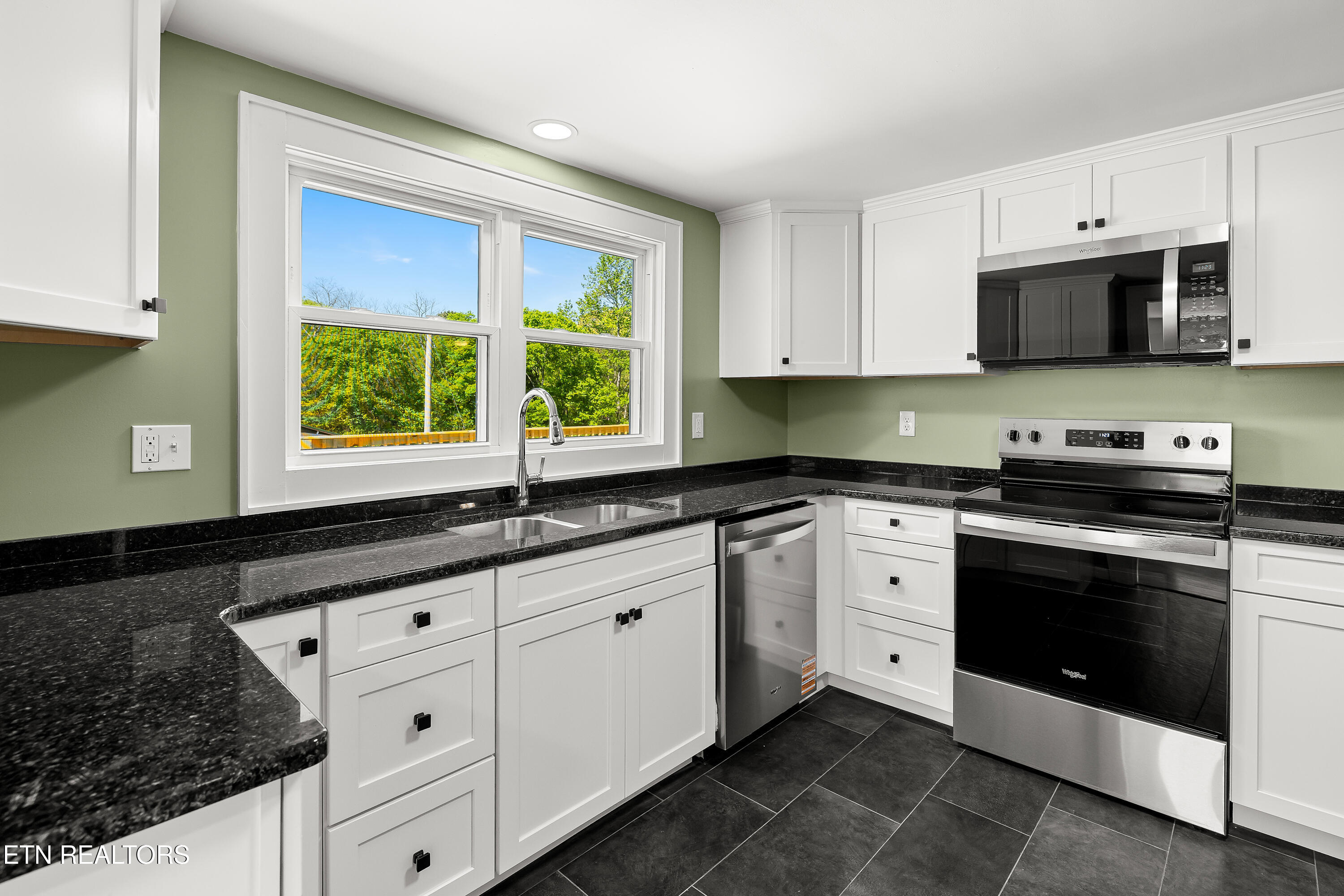 325 Self Hollow Road Rockford TN 37853