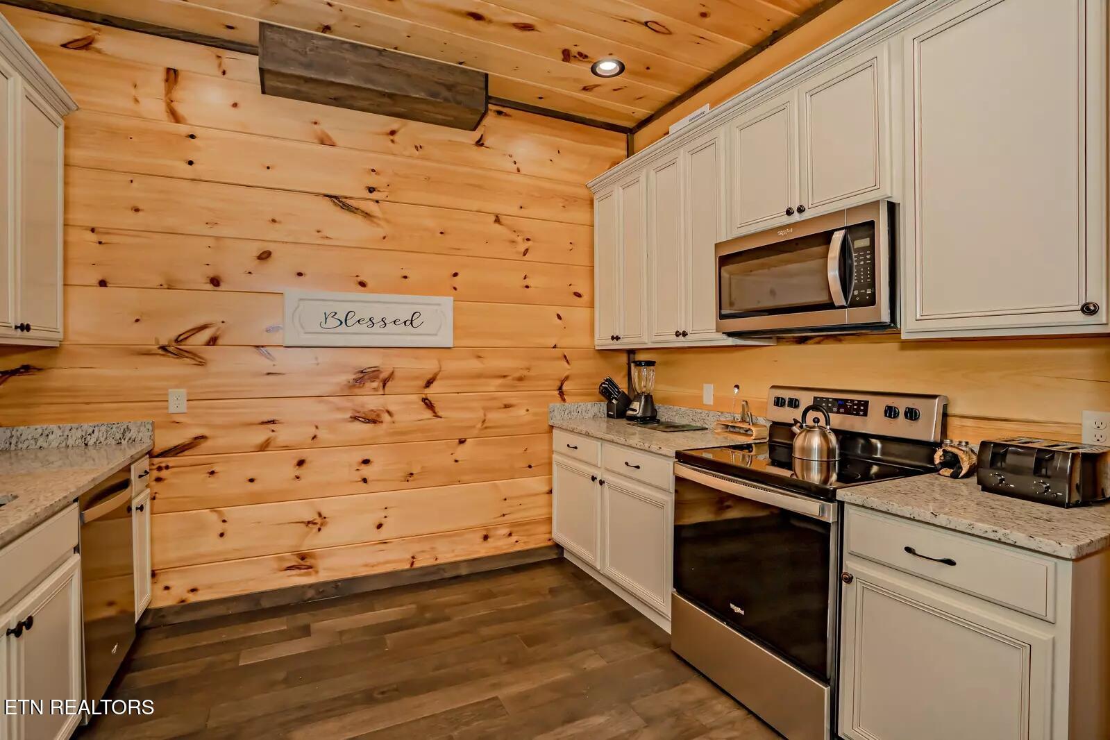 763 Ski View Lane Sevierville TN 37876
