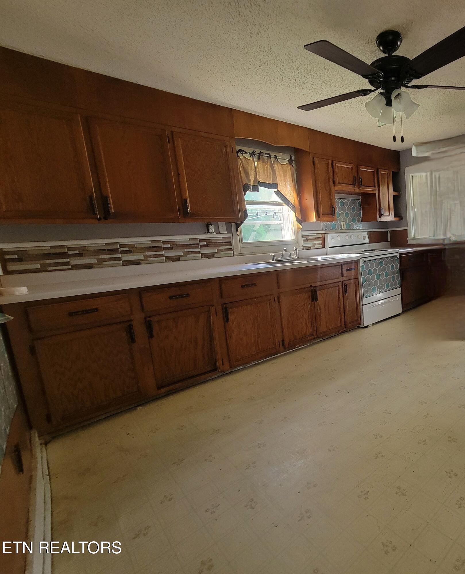 942 Mount View Road Robbins TN 37852