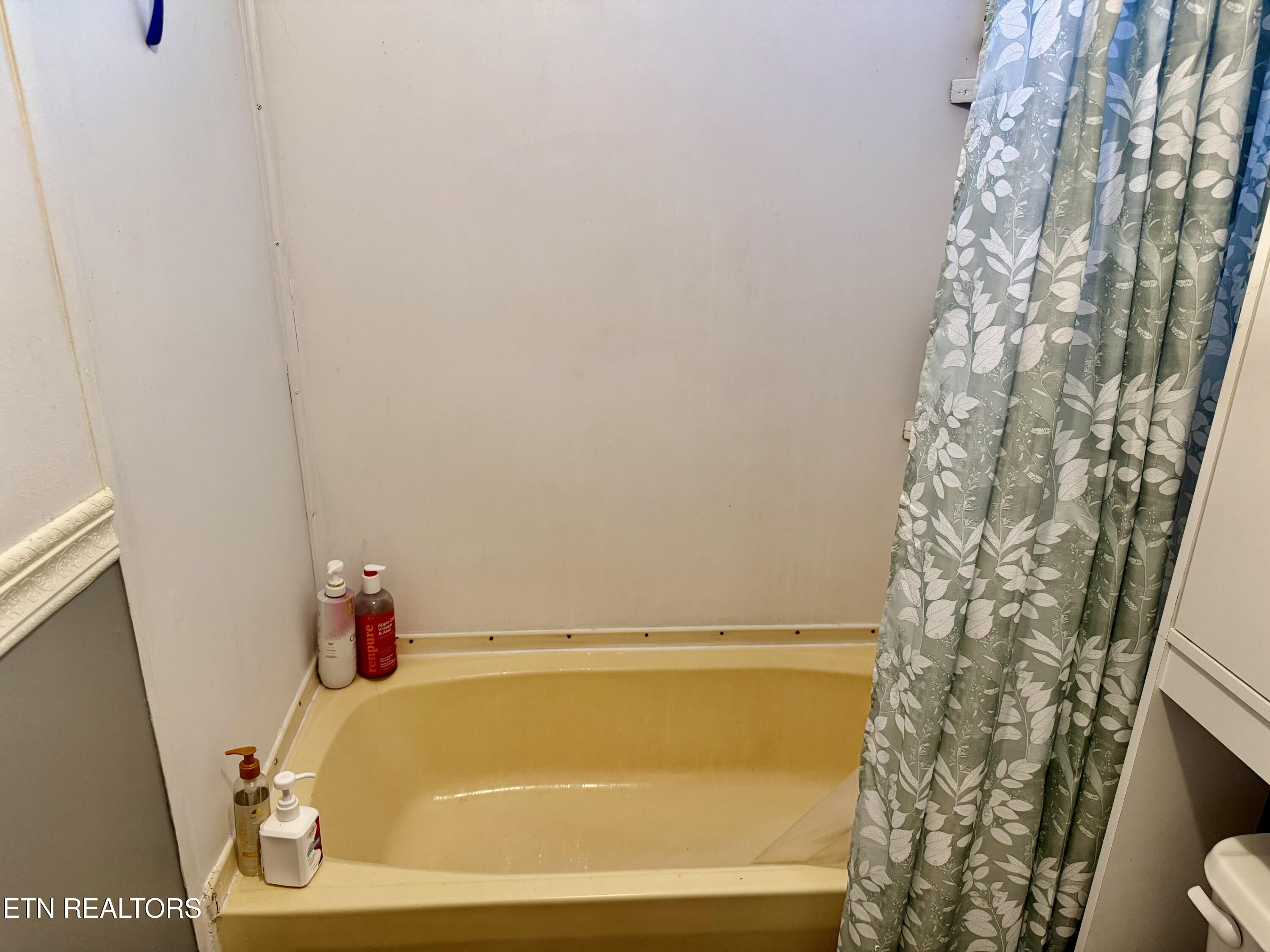 2465 Niles Ferry Road Madisonville TN 37354