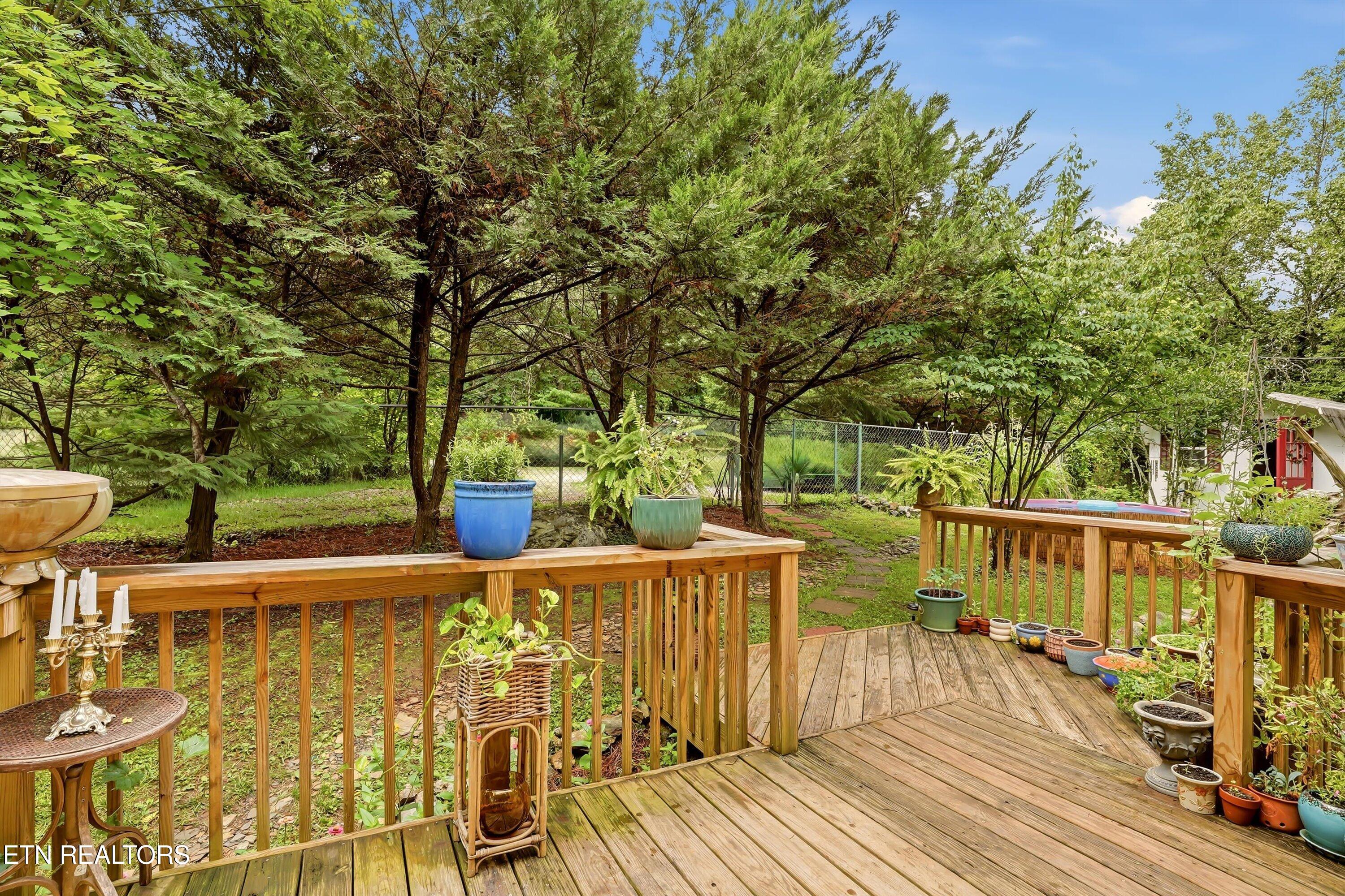 1220 W Highway 25-70 Dandridge TN 37725