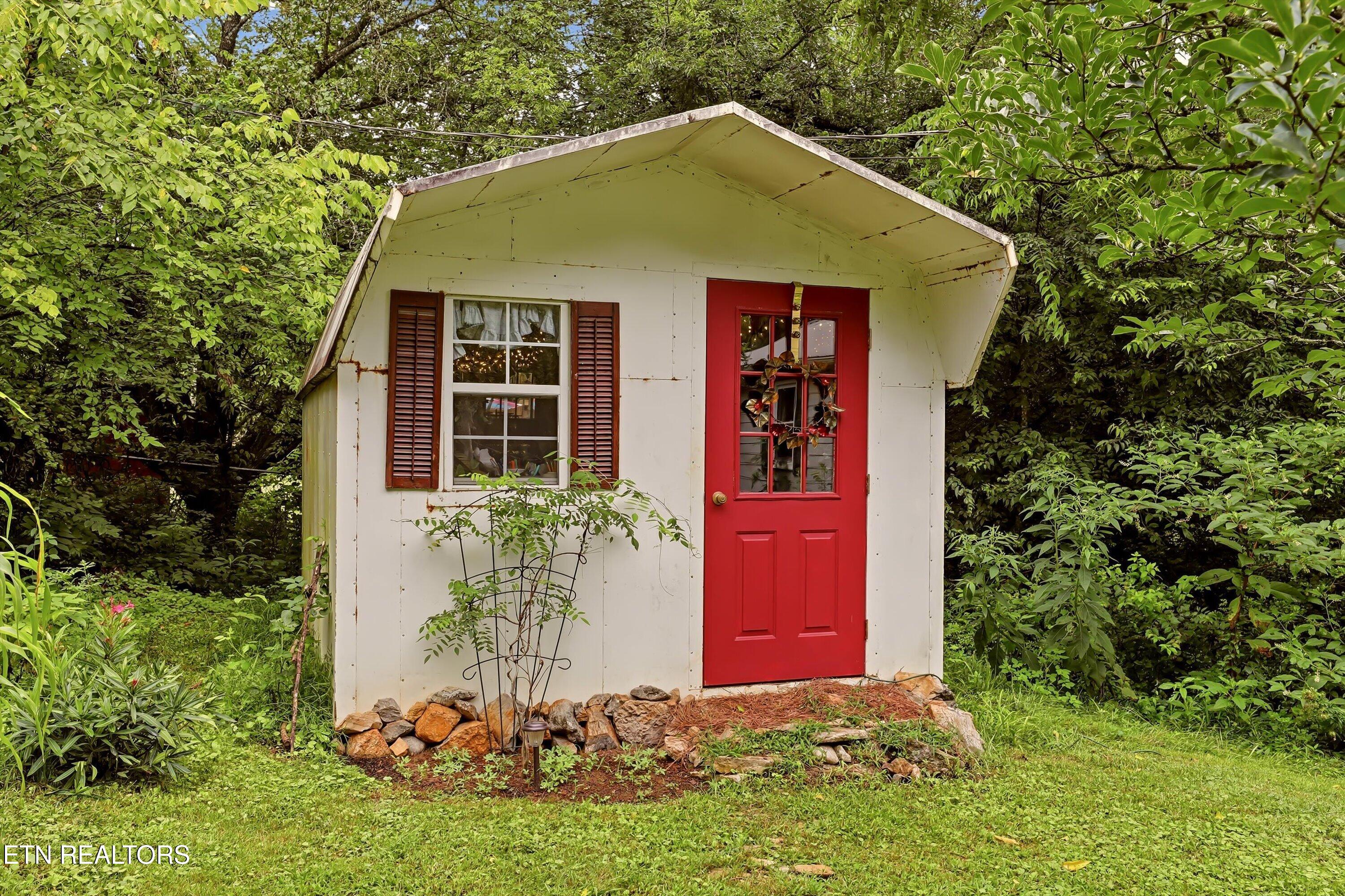 1220 W Highway 25-70 Dandridge TN 37725