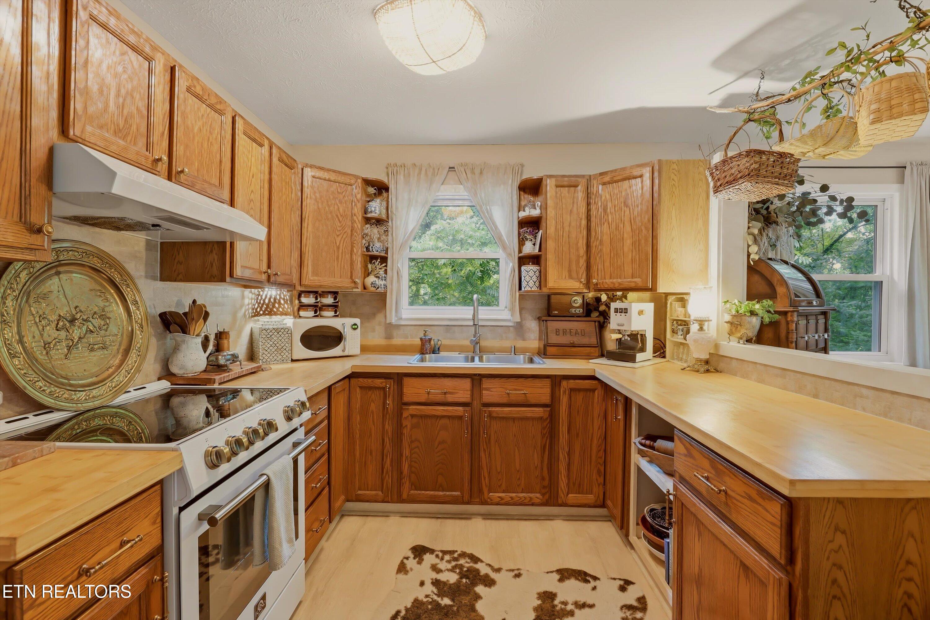 1220 W Highway 25-70 Dandridge TN 37725