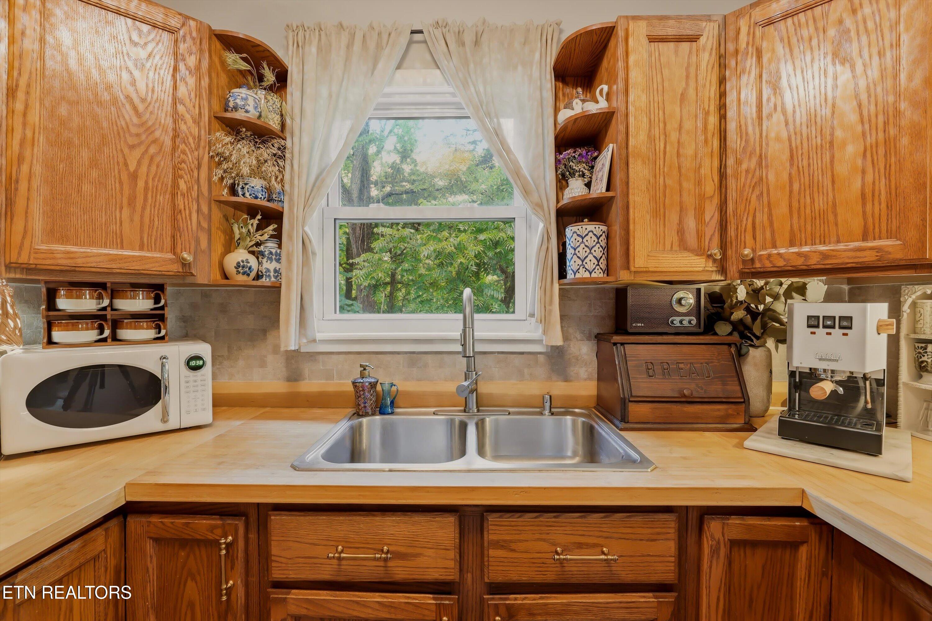 1220 W Highway 25-70 Dandridge TN 37725