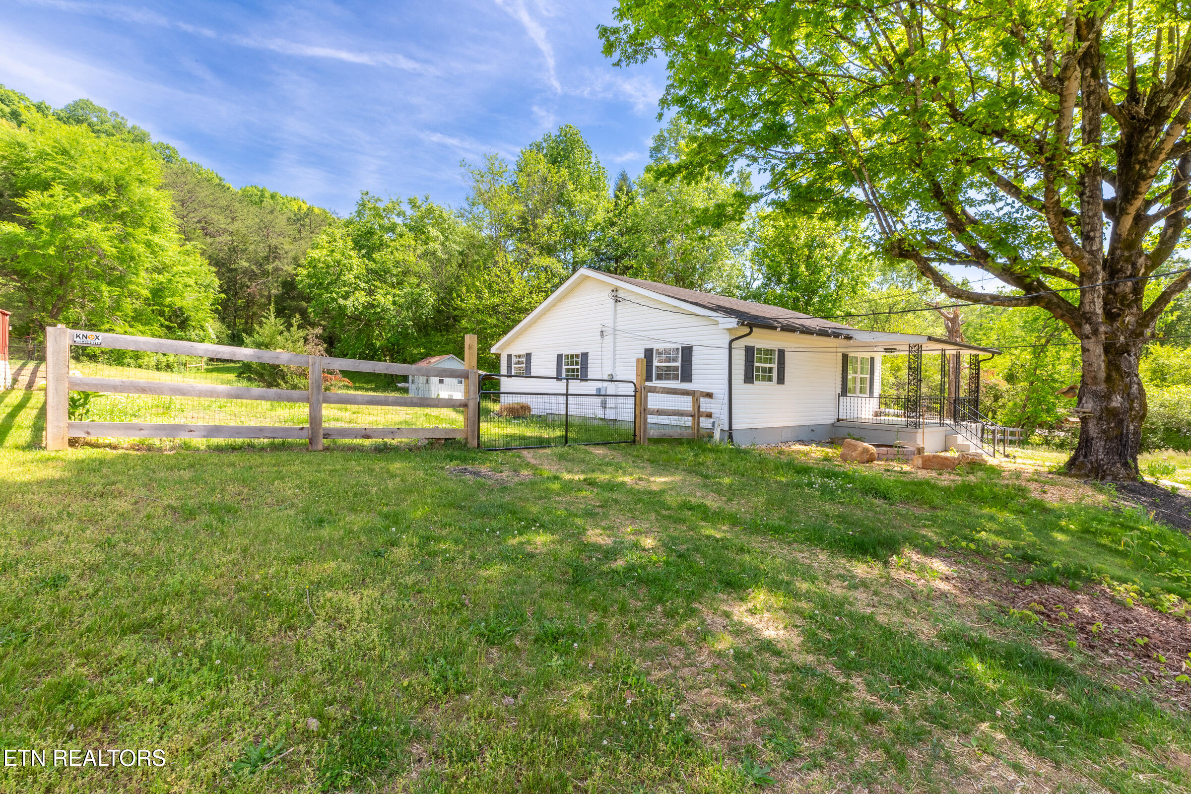 1700 W Brushy Valley Drive Powell TN 37849
