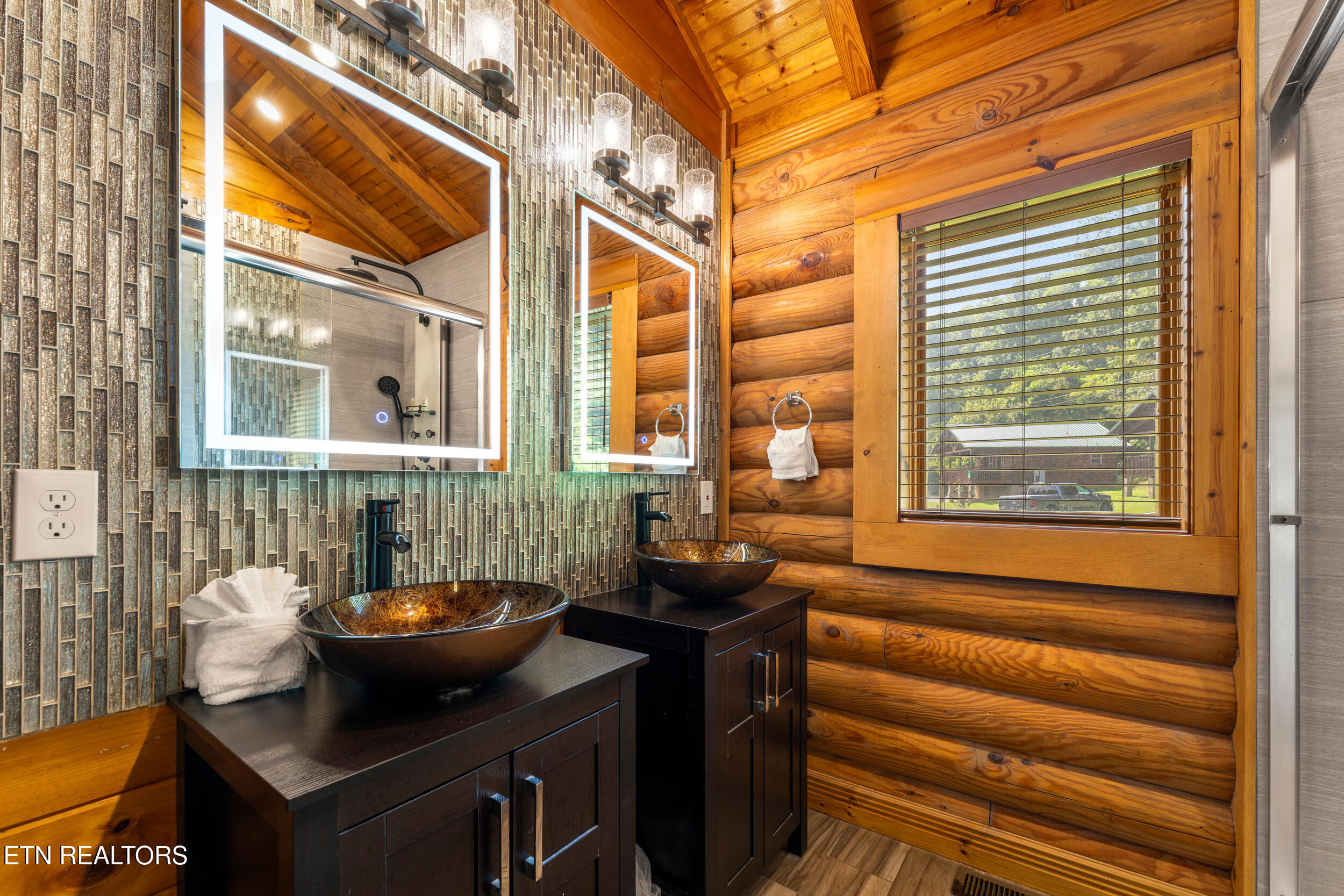 2323 River Port Way Pigeon Forge TN 37863