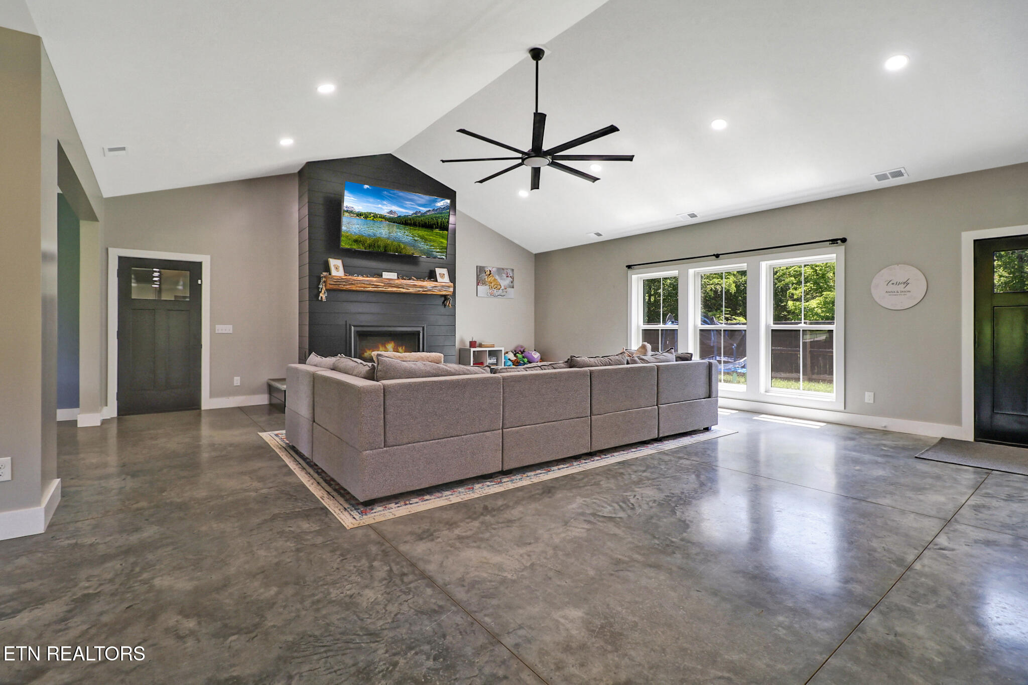 2175 N Lick Creek Road Byrdstown TN 38549