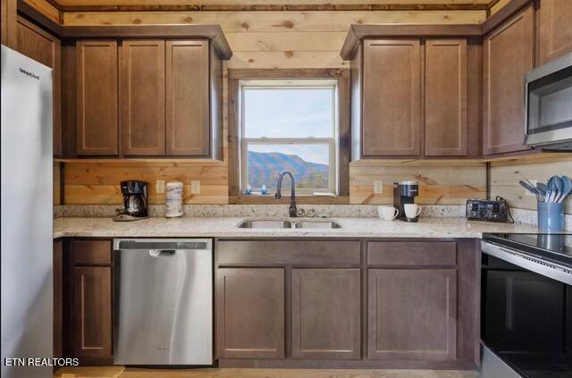 719 Upper Windsor Way Gatlinburg TN 37738