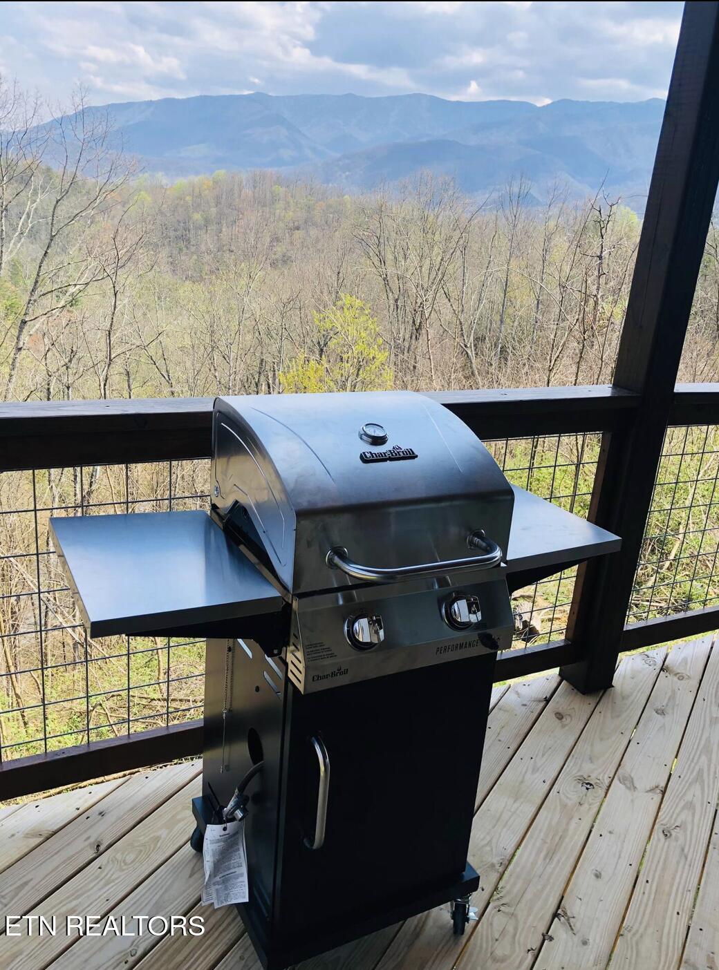 719 Upper Windsor Way Gatlinburg TN 37738