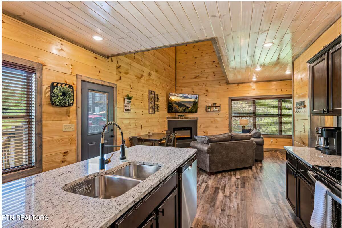 302 Paul Lafollette Way Sevierville TN 37876
