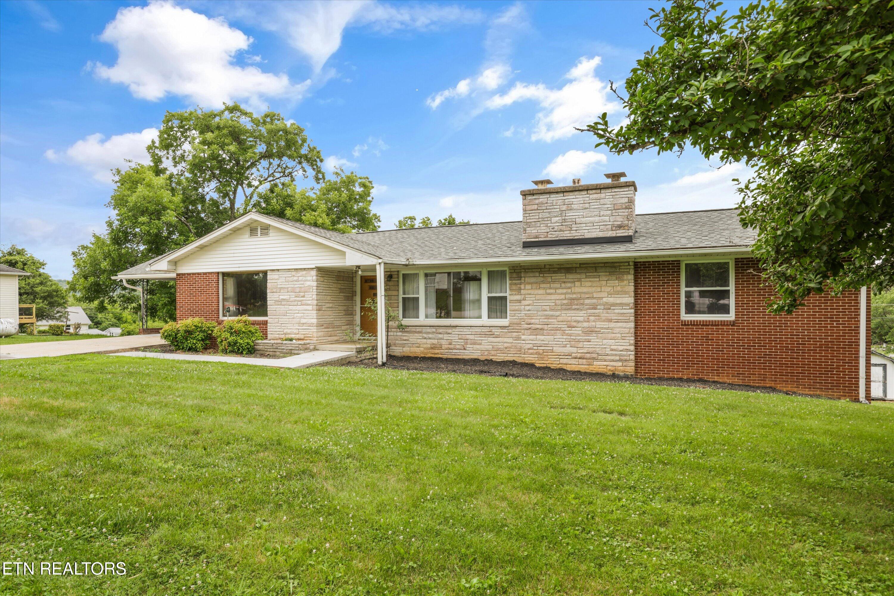 407 W College Avenue Friendsville TN 37737