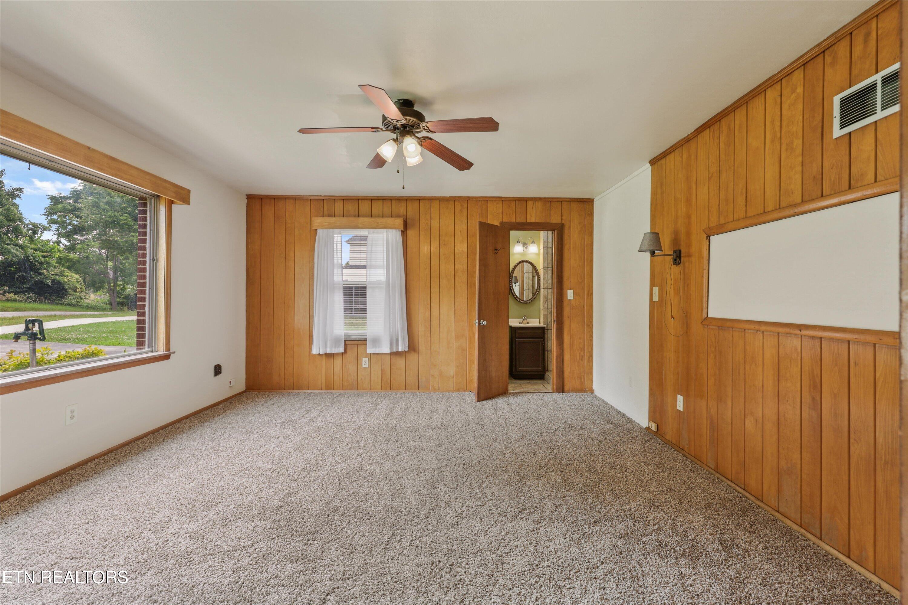 407 W College Avenue Friendsville TN 37737