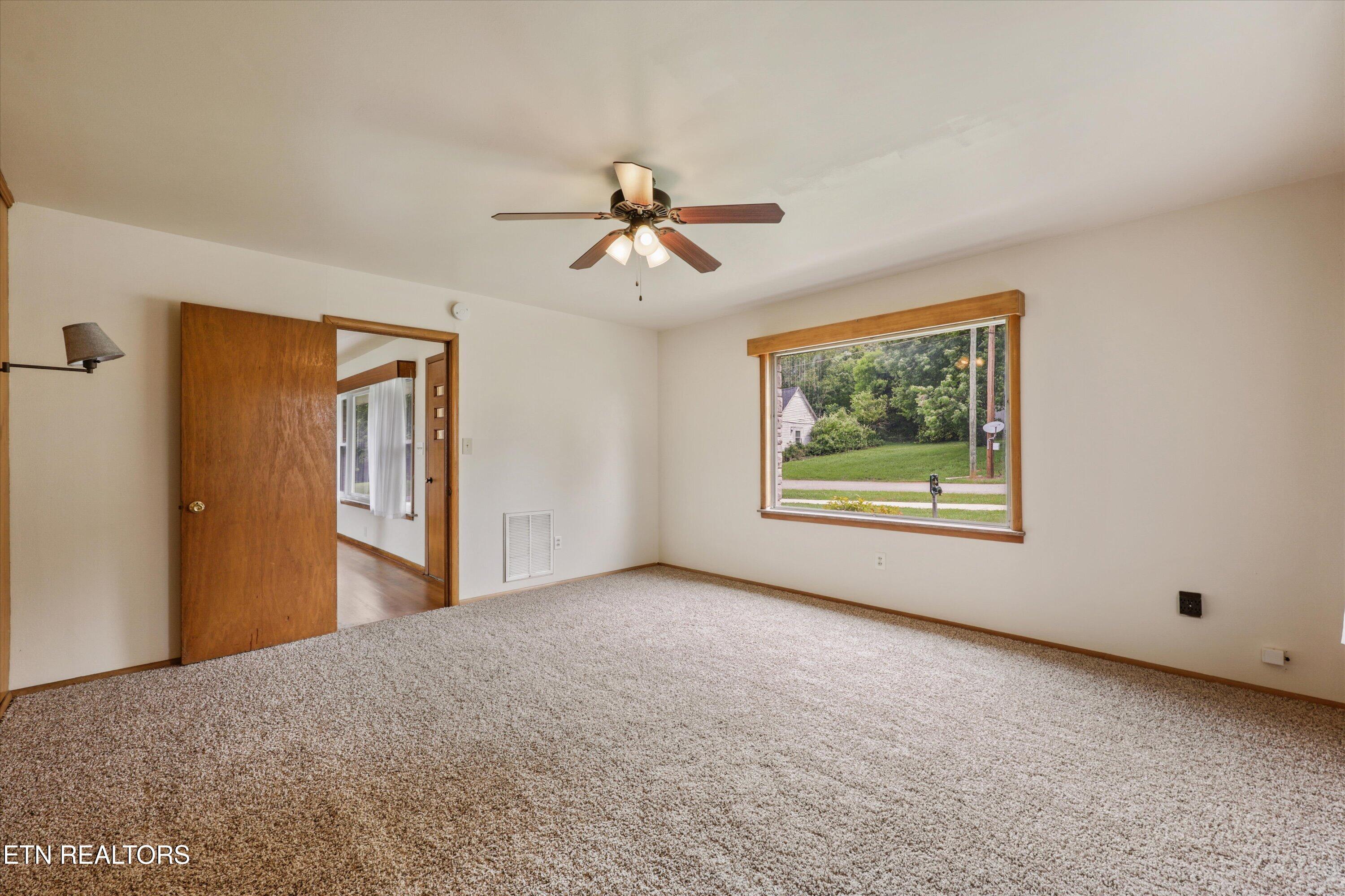 407 W College Avenue Friendsville TN 37737