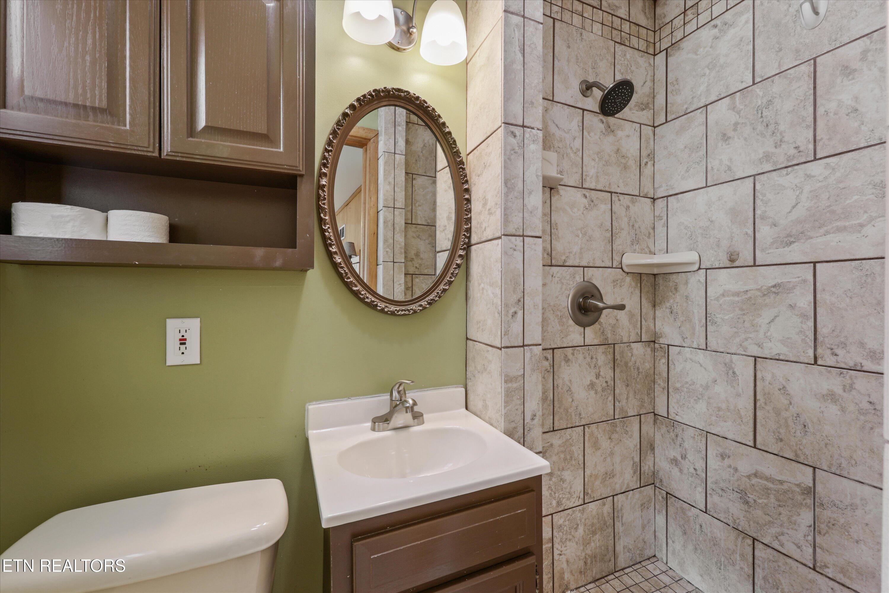407 W College Avenue Friendsville TN 37737