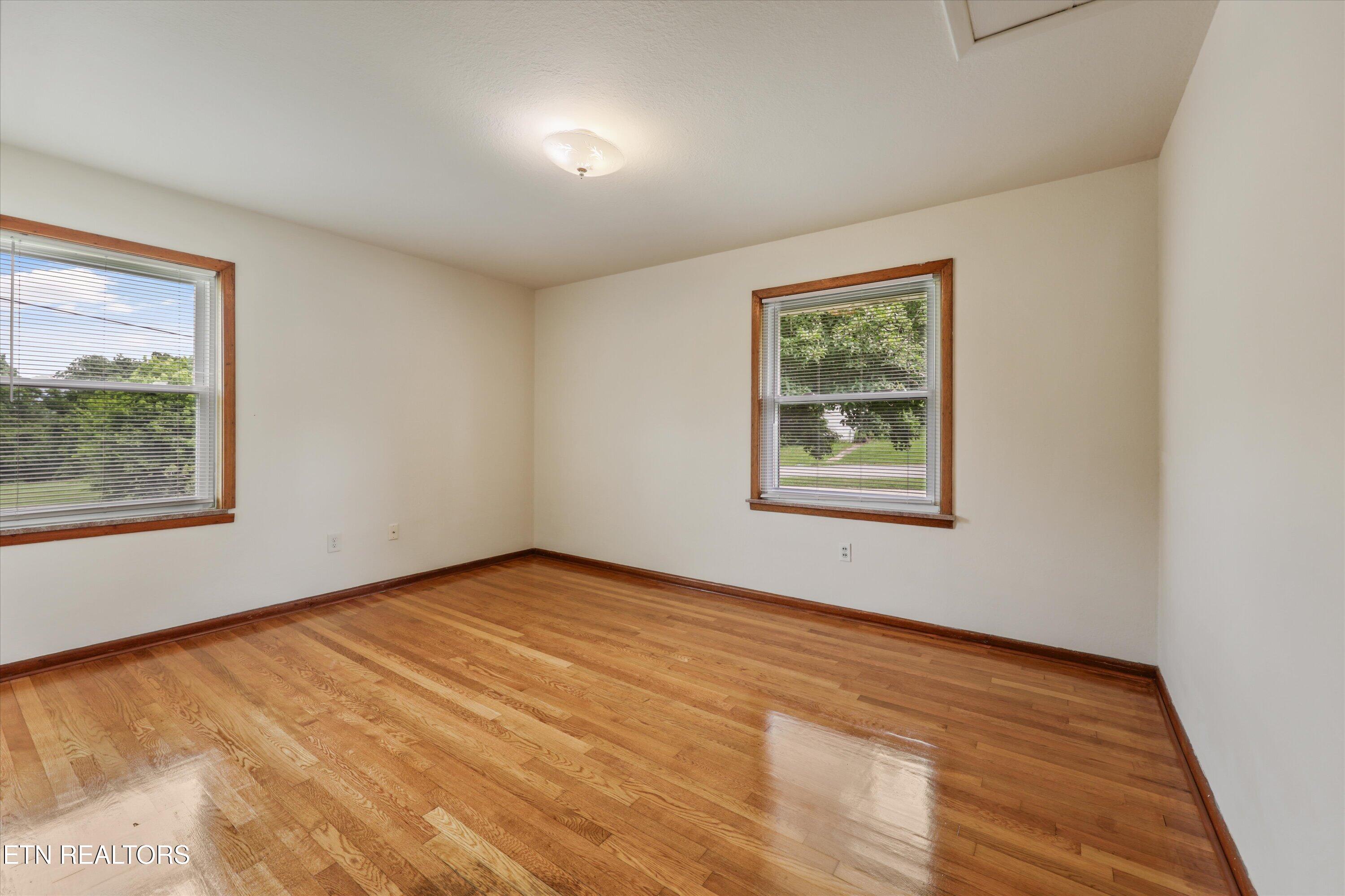 407 W College Avenue Friendsville TN 37737