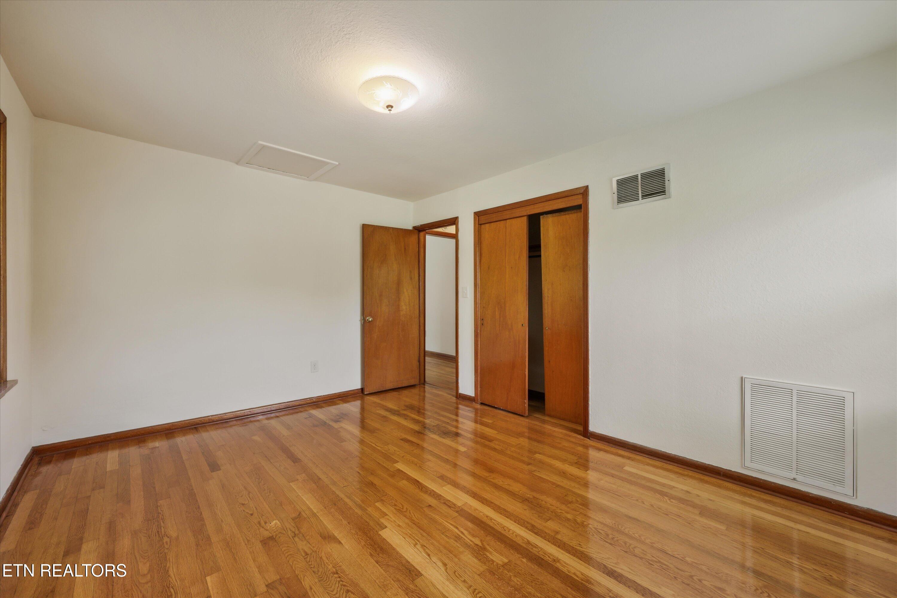 407 W College Avenue Friendsville TN 37737
