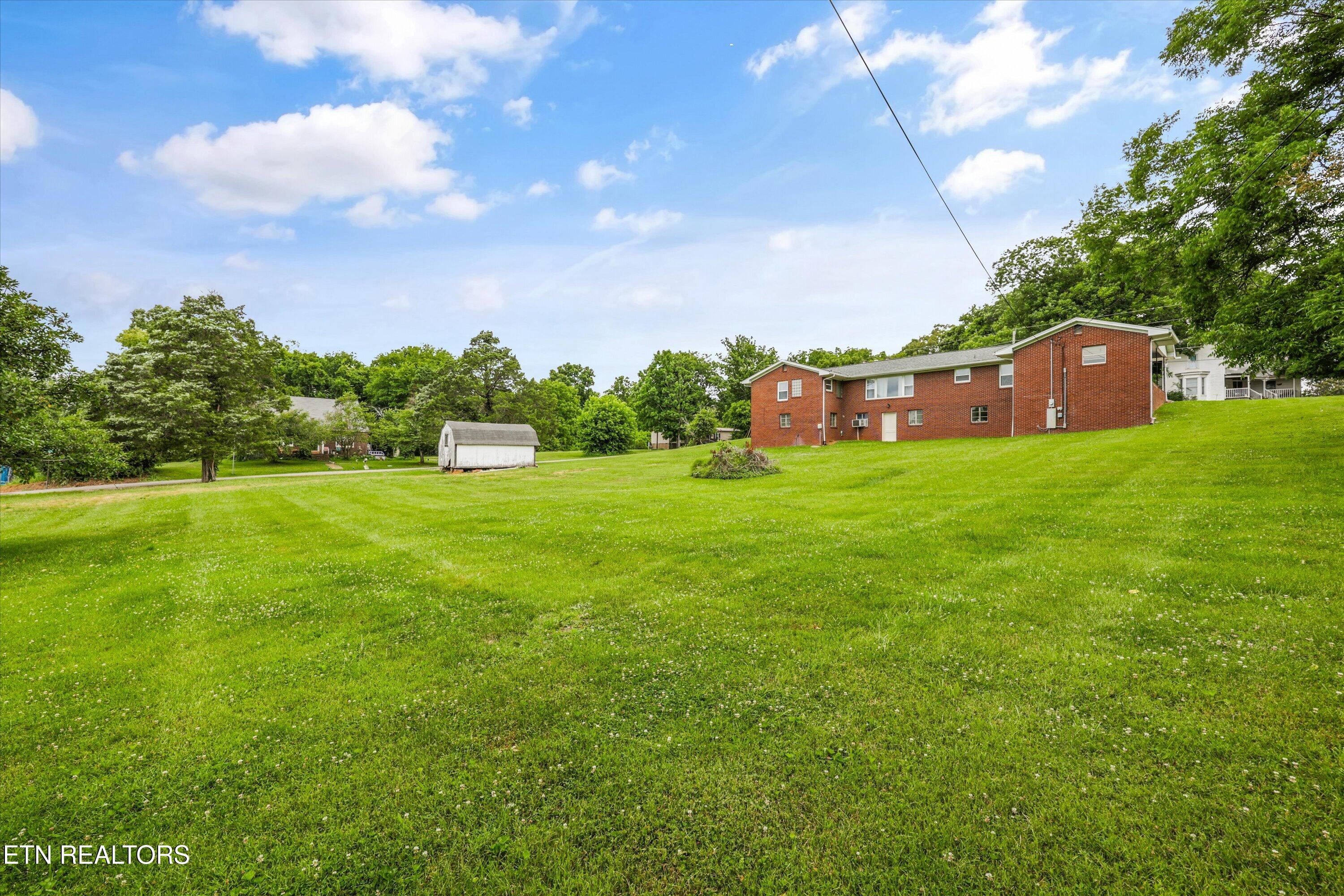 407 W College Avenue Friendsville TN 37737