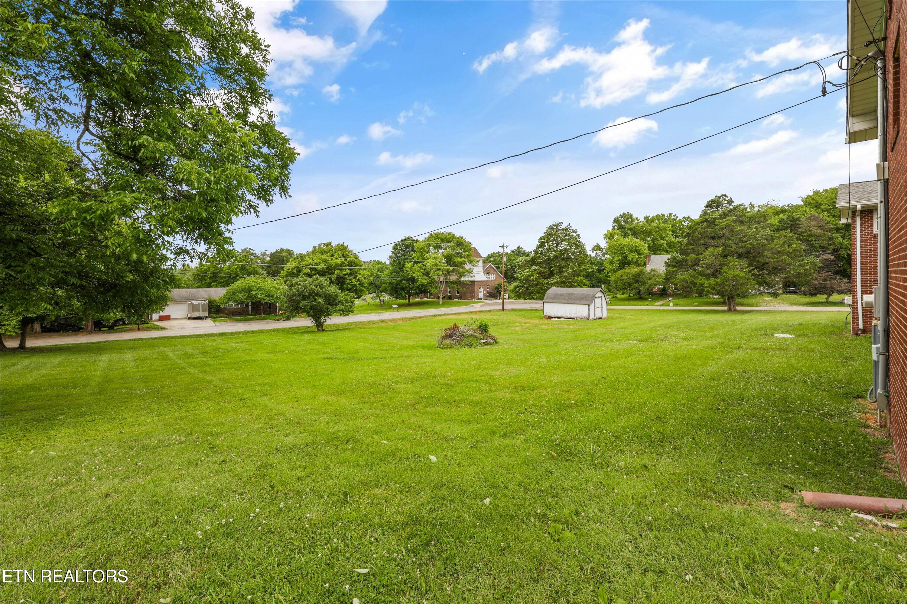 407 W College Avenue Friendsville TN 37737