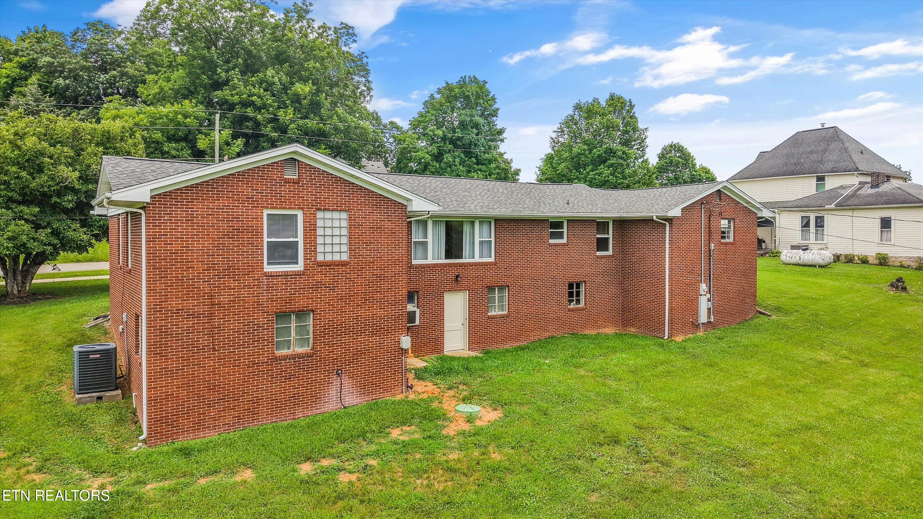 407 W College Avenue Friendsville TN 37737