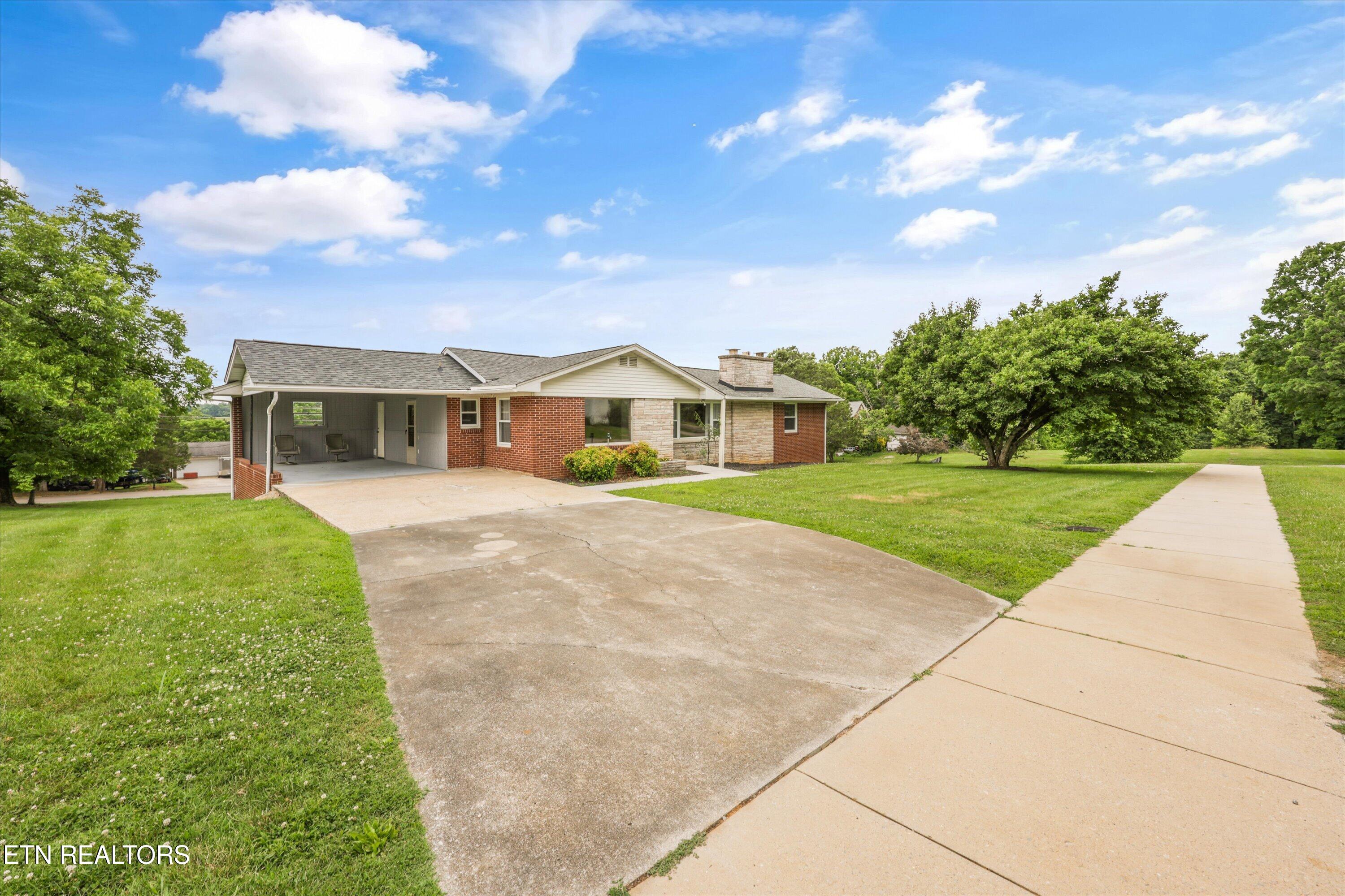 407 W College Avenue Friendsville TN 37737