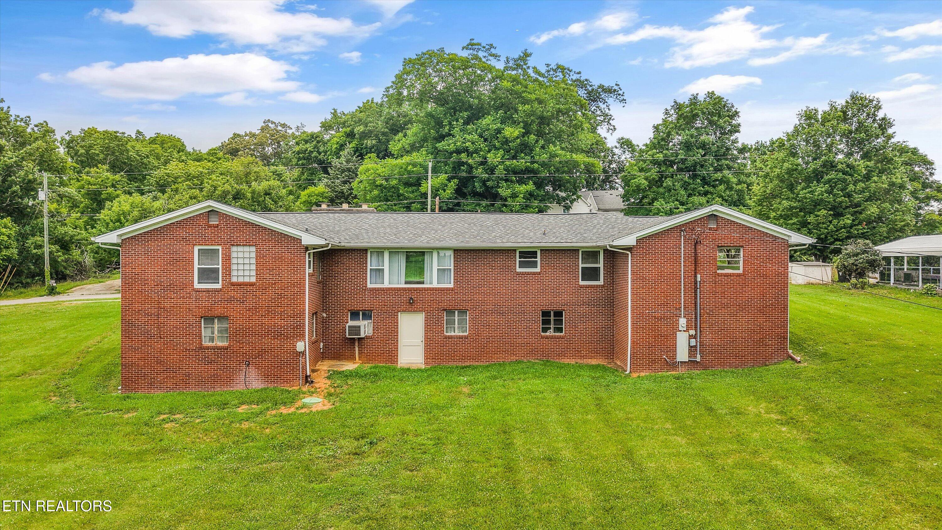 407 W College Avenue Friendsville TN 37737