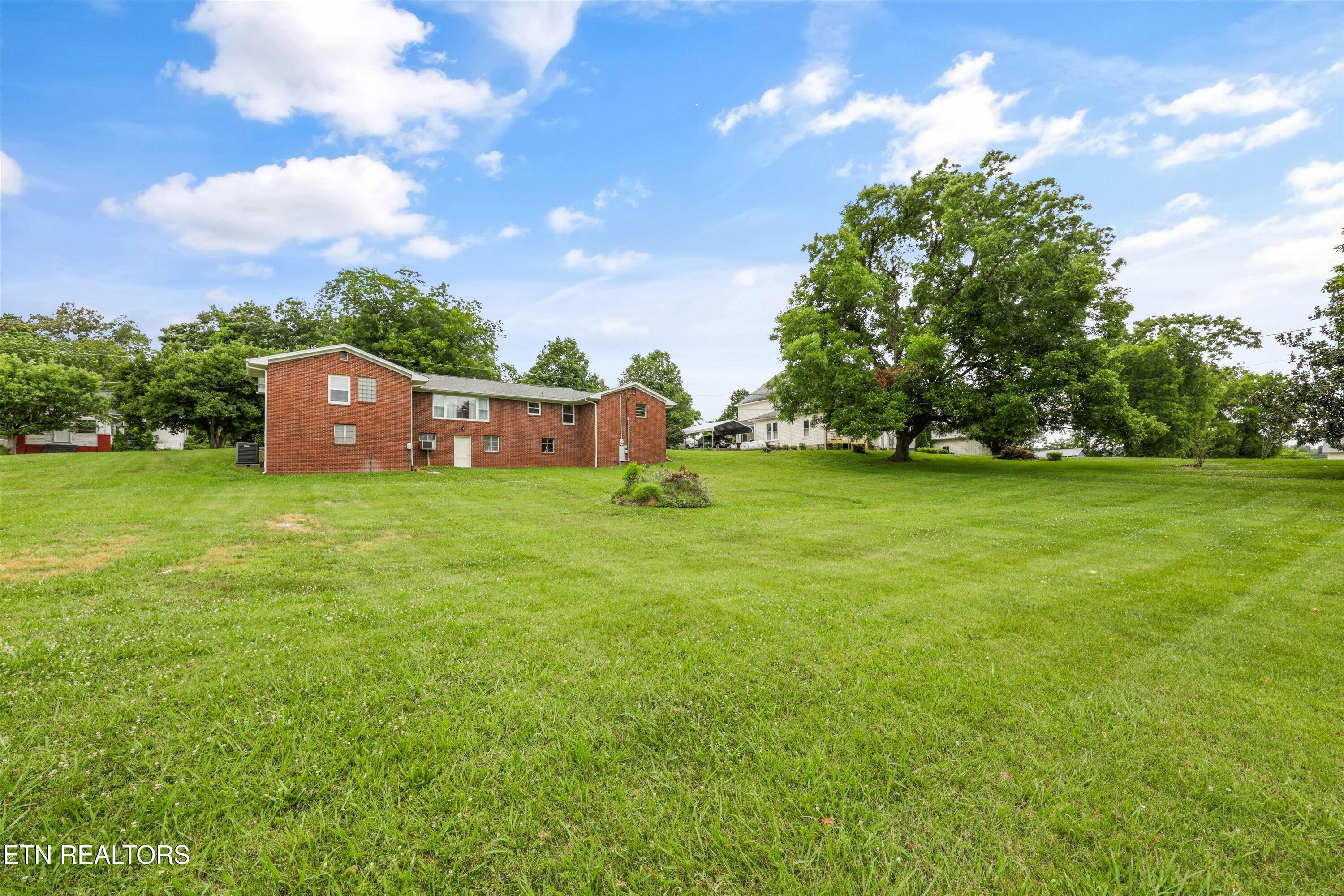 407 W College Avenue Friendsville TN 37737