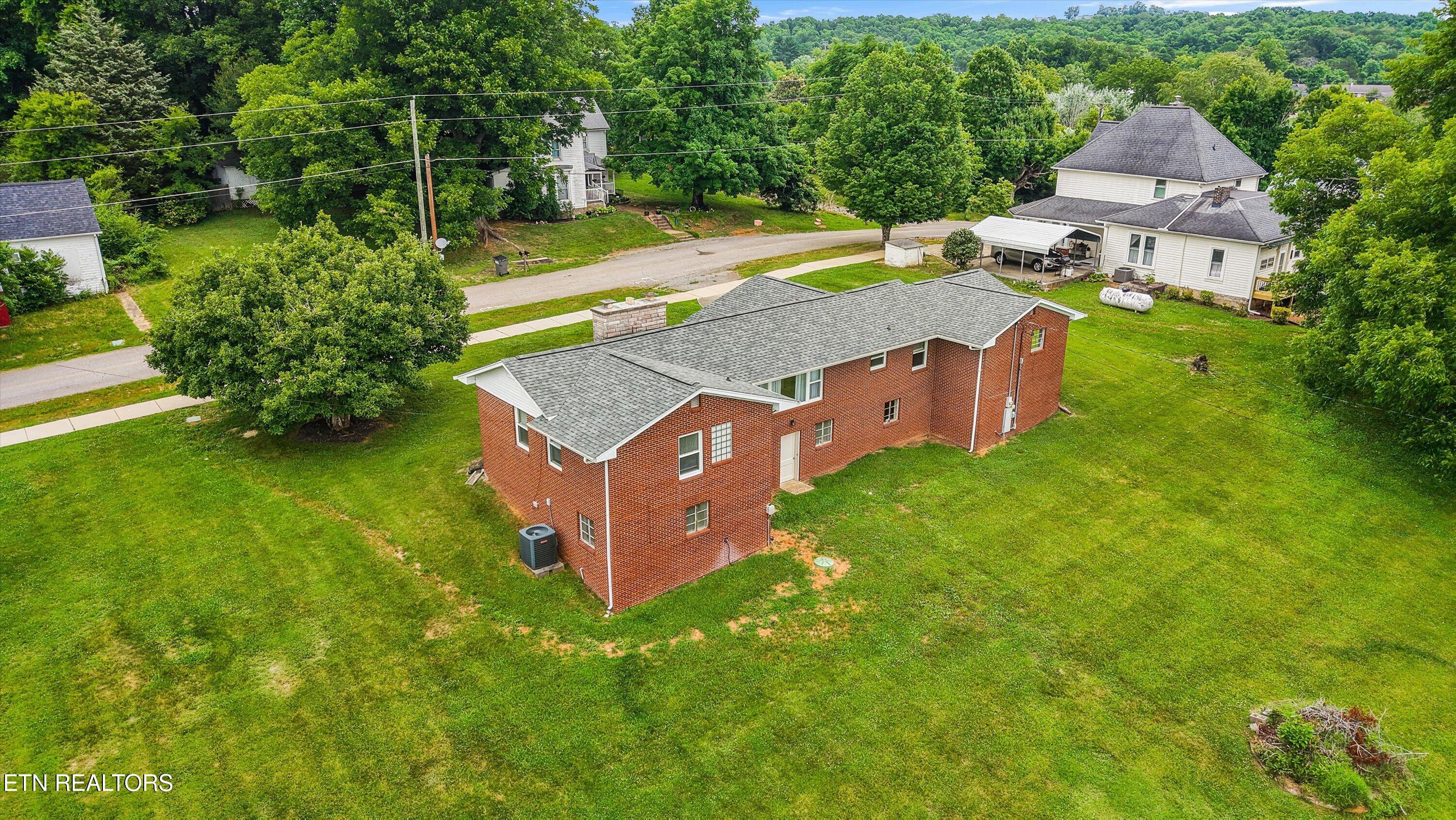 407 W College Avenue Friendsville TN 37737