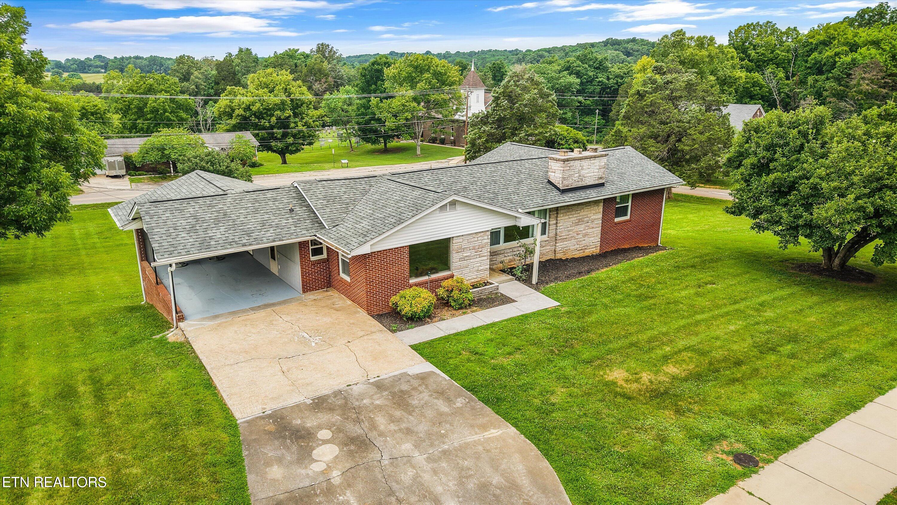 407 W College Avenue Friendsville TN 37737
