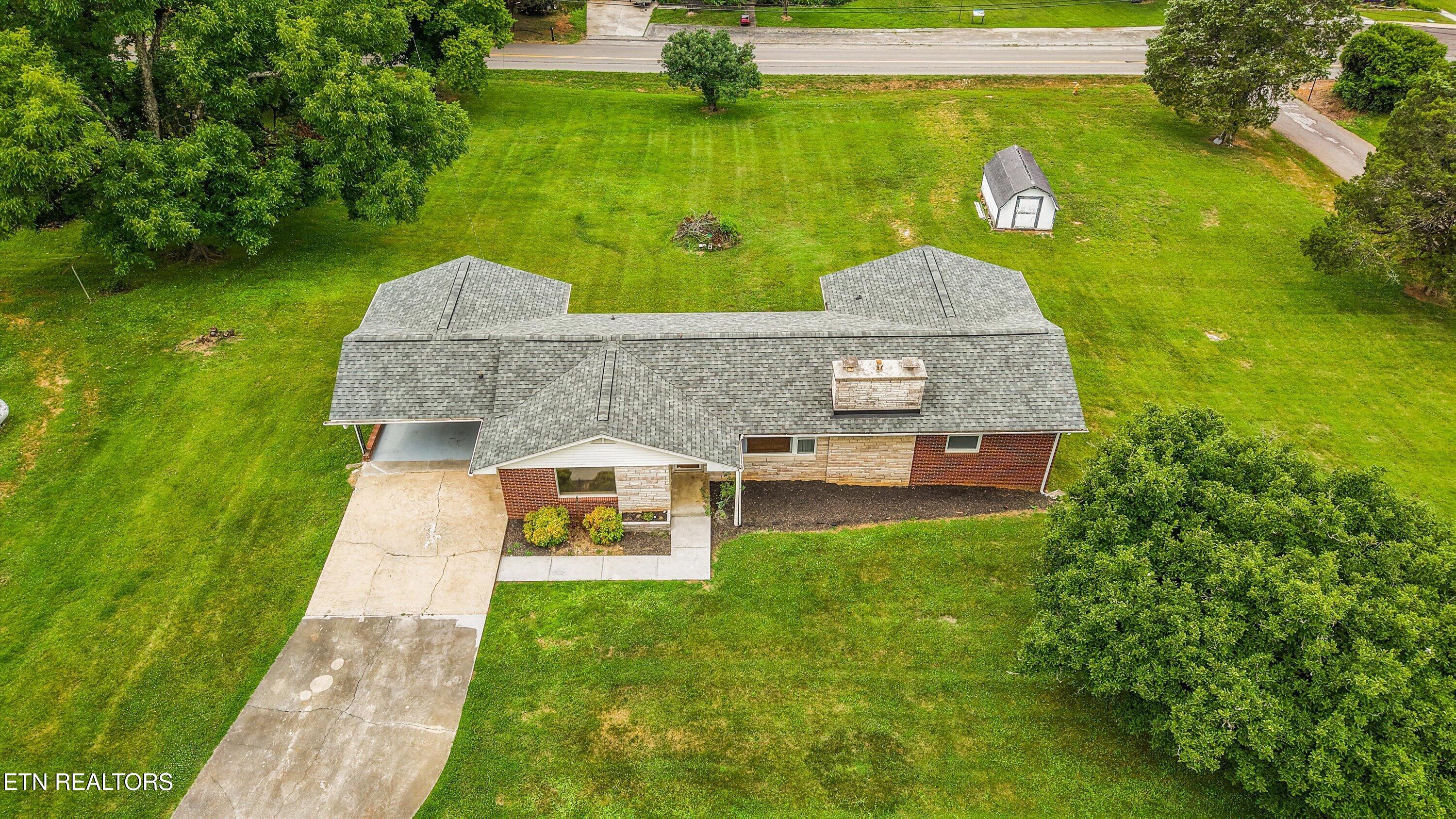 407 W College Avenue Friendsville TN 37737